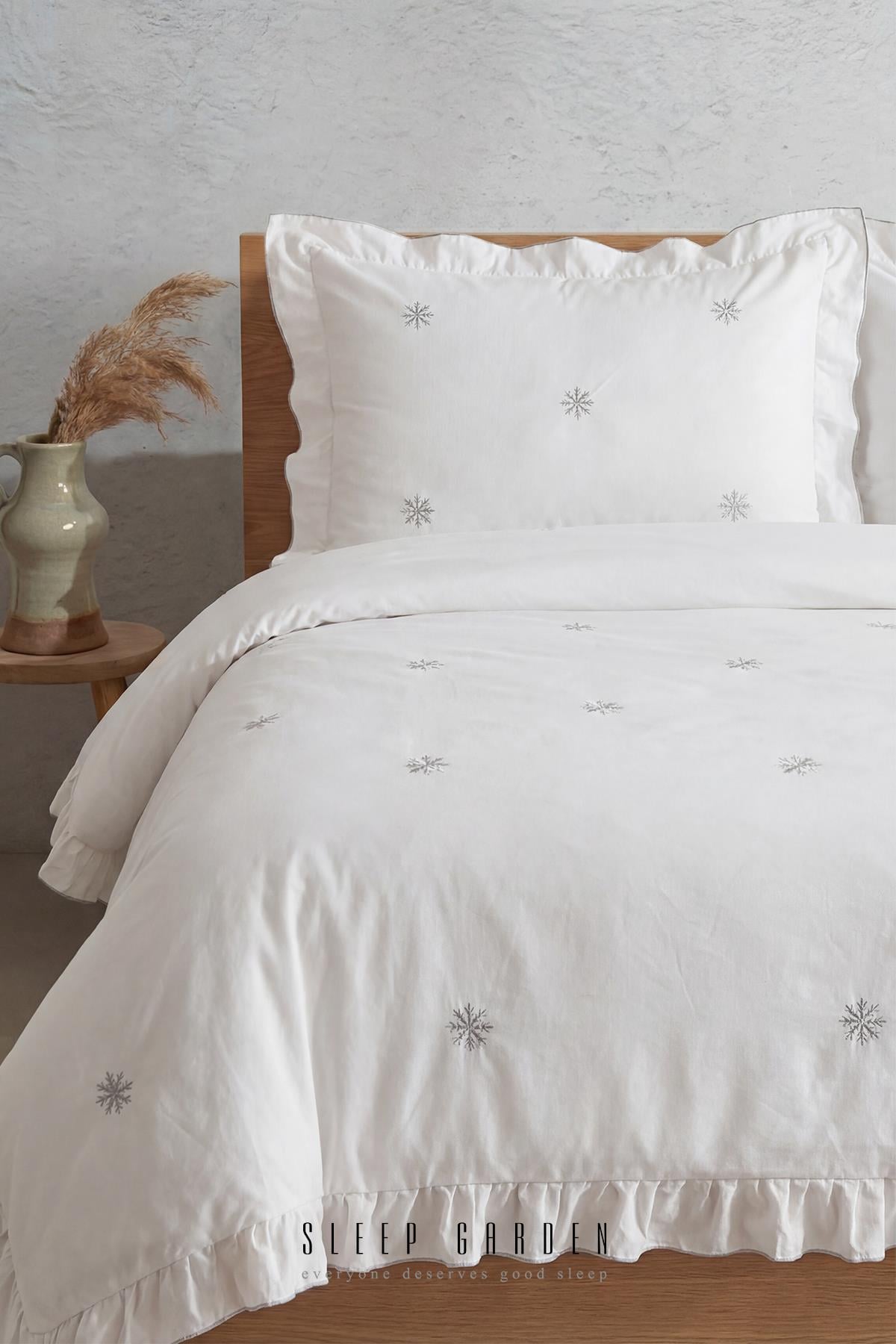 Sleep Garden Esen Nevresim Takımı %100 Pamuk Kar Tanesi Desenli BeyazSleep Garden Esen Nevresim Takımı %100 Pamuk Kar Tanesi Desenli BeyazSleep Garden