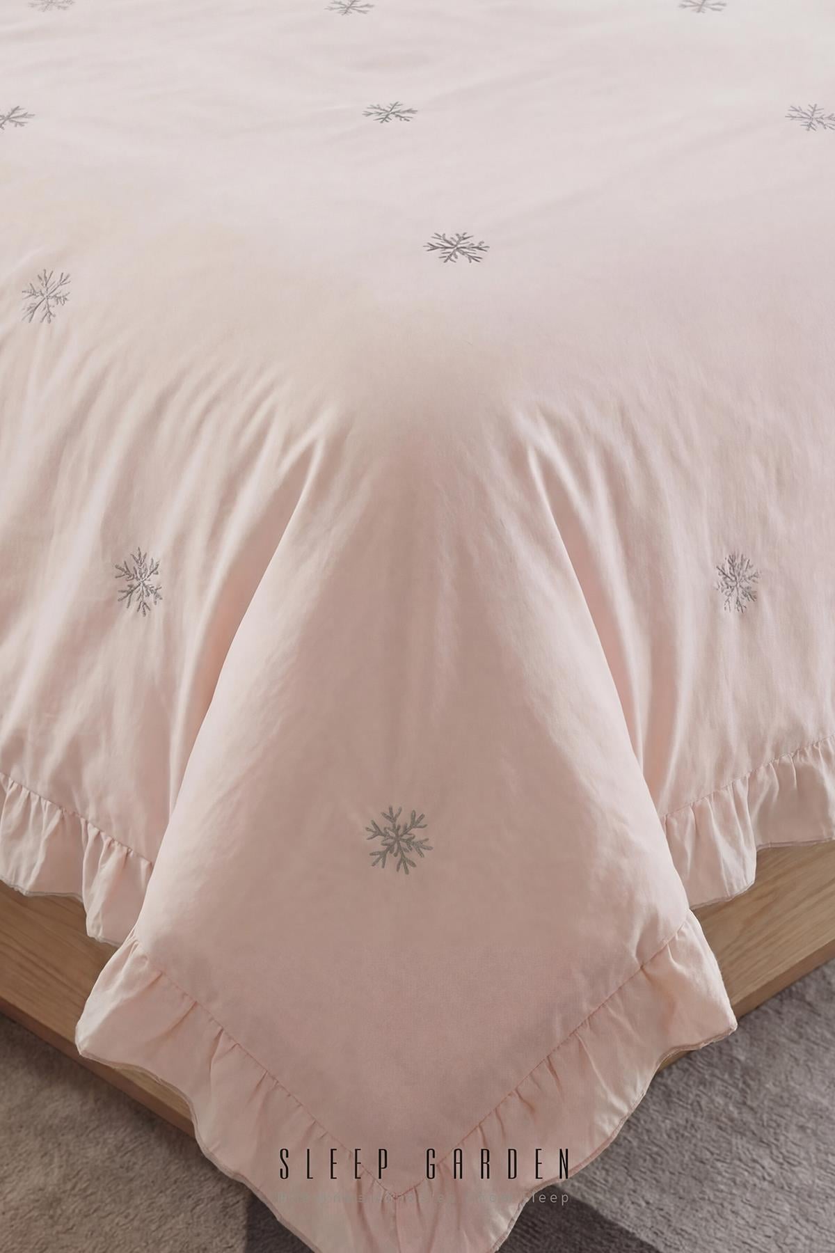 Sleep Garden Esen Nevresim Takımı %100 Pamuk Kar Tanesi Desenli Pembe Sleep Garden Esen Nevresim Takımı %100 Pamuk Kar Tanesi Desenli Pembe Sleep Garden