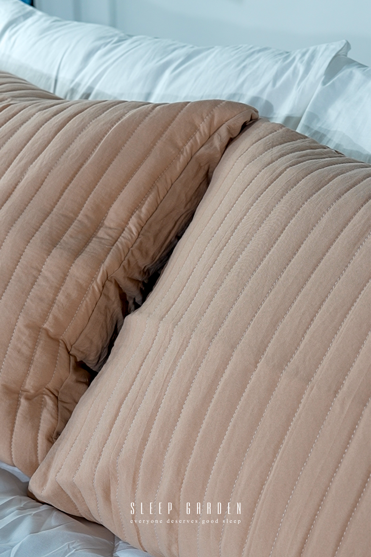 Sleep Garden Melora Yatak Örtüsü Seti Çift KişilikSleep Garden Melora Yatak Örtüsü Seti Çift Kişilik Pudra Rengi - Uyku dünyanızı güzelleştiren Sleep Garden kalitesiyle, Melora yatak örtüsü seti şimdi sleepgarden.com.tr'de! Şıklığı ve konforu bir arada sunan bu özel ürünü hemen keşfedin.Sleep Garden