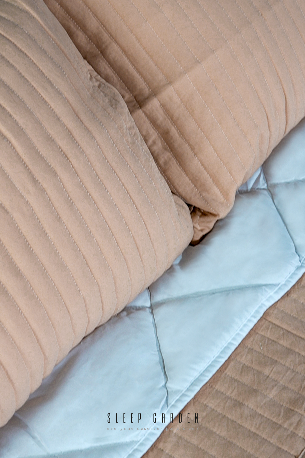 Sleep Garden Melora Yatak Örtüsü Seti Çift KişilikSleep Garden Melora Yatak Örtüsü Seti Çift Kişilik Pudra Rengi - Uyku dünyanızı güzelleştiren Sleep Garden kalitesiyle, Melora yatak örtüsü seti şimdi sleepgarden.com.tr'de! Şıklığı ve konforu bir arada sunan bu özel ürünü hemen keşfedin.Sleep Garden
