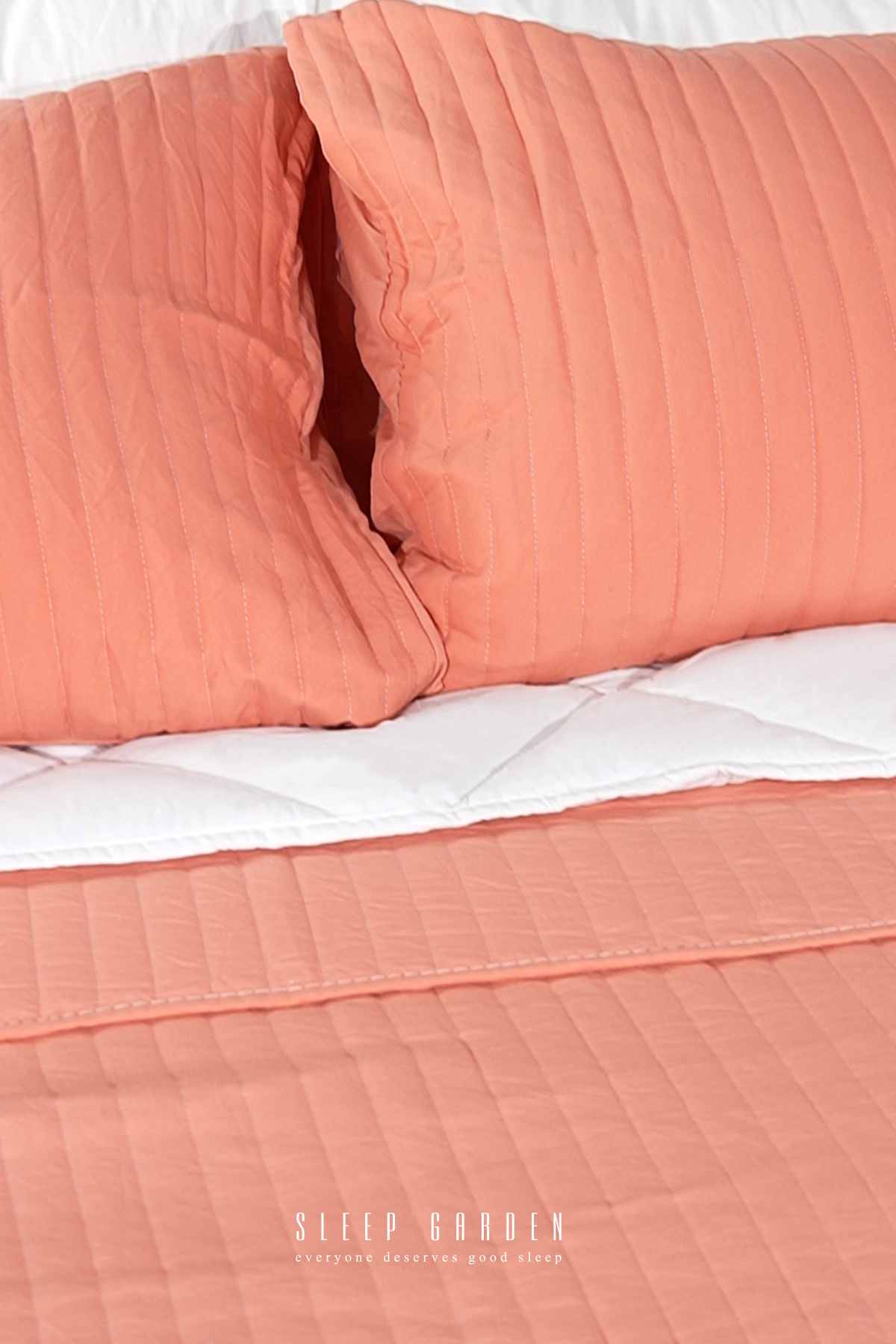 Sleep Garden Melora Yatak Örtüsü Seti Çift KişilikSleep Garden Melora Yatak Örtüsü Seti Çift Kişilik Turuncu - Kaliteli malzemelerden üretilmiş, şık tasarıma sahip çift kişilik turuncu yatak örtüsü seti Sleep Garden'da! Şimdi hemen inceleyin ve yatak odanıza renk katın.Sleep Garden