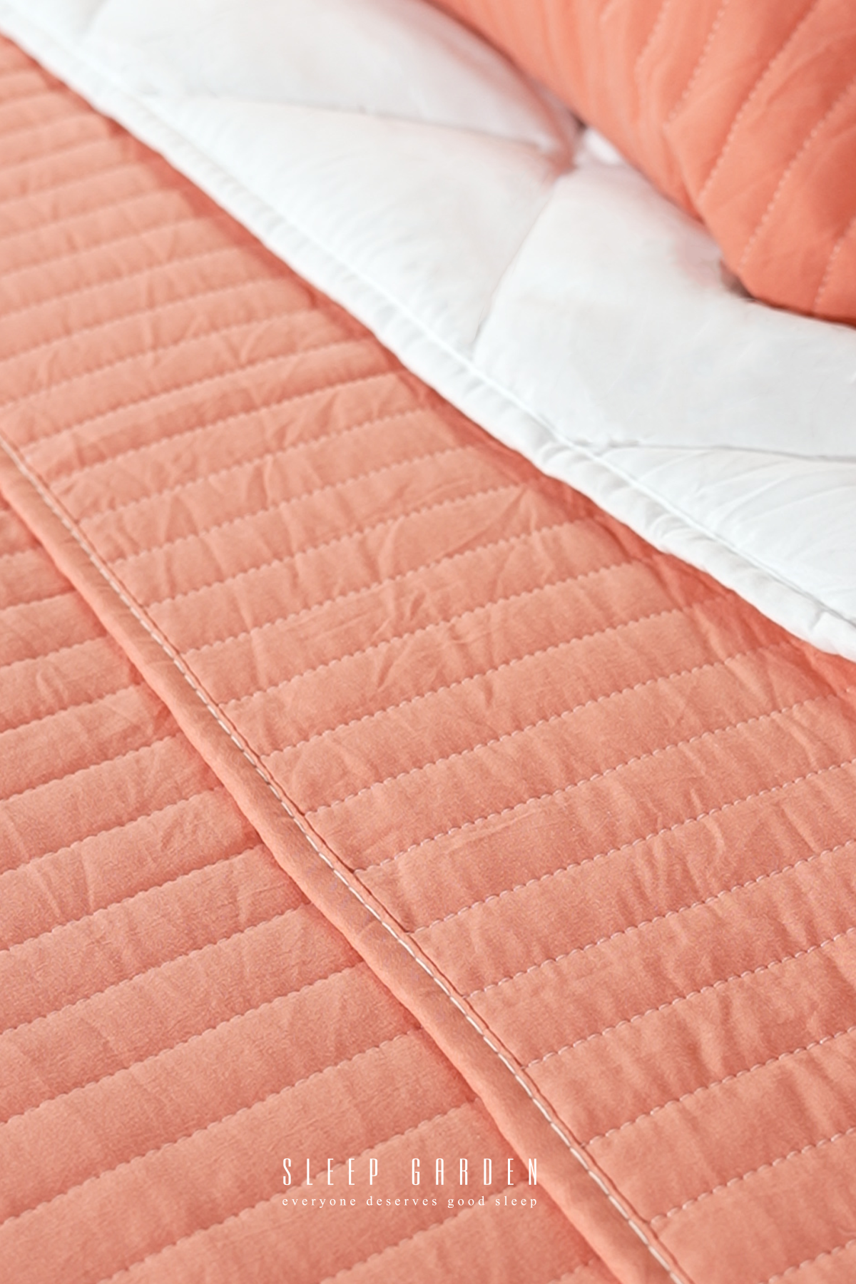 Sleep Garden Melora Yatak Örtüsü Seti Çift KişilikSleep Garden Melora Yatak Örtüsü Seti Çift Kişilik Turuncu - Kaliteli malzemelerden üretilmiş, şık tasarıma sahip çift kişilik turuncu yatak örtüsü seti Sleep Garden'da! Şimdi hemen inceleyin ve yatak odanıza renk katın.Sleep Garden
