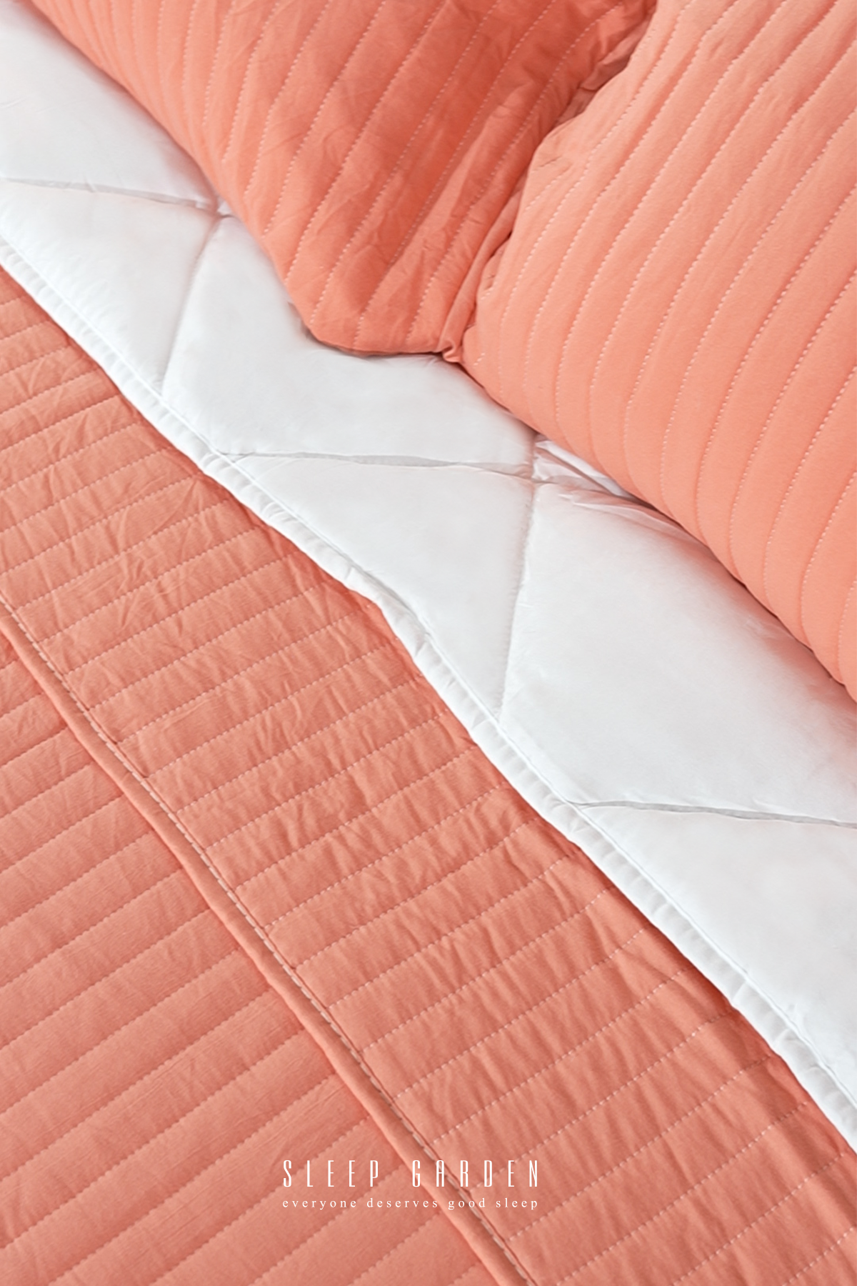 Sleep Garden Melora Yatak Örtüsü Seti Çift KişilikSleep Garden Melora Yatak Örtüsü Seti Çift Kişilik Turuncu - Kaliteli malzemelerden üretilmiş, şık tasarıma sahip çift kişilik turuncu yatak örtüsü seti Sleep Garden'da! Şimdi hemen inceleyin ve yatak odanıza renk katın.Sleep Garden