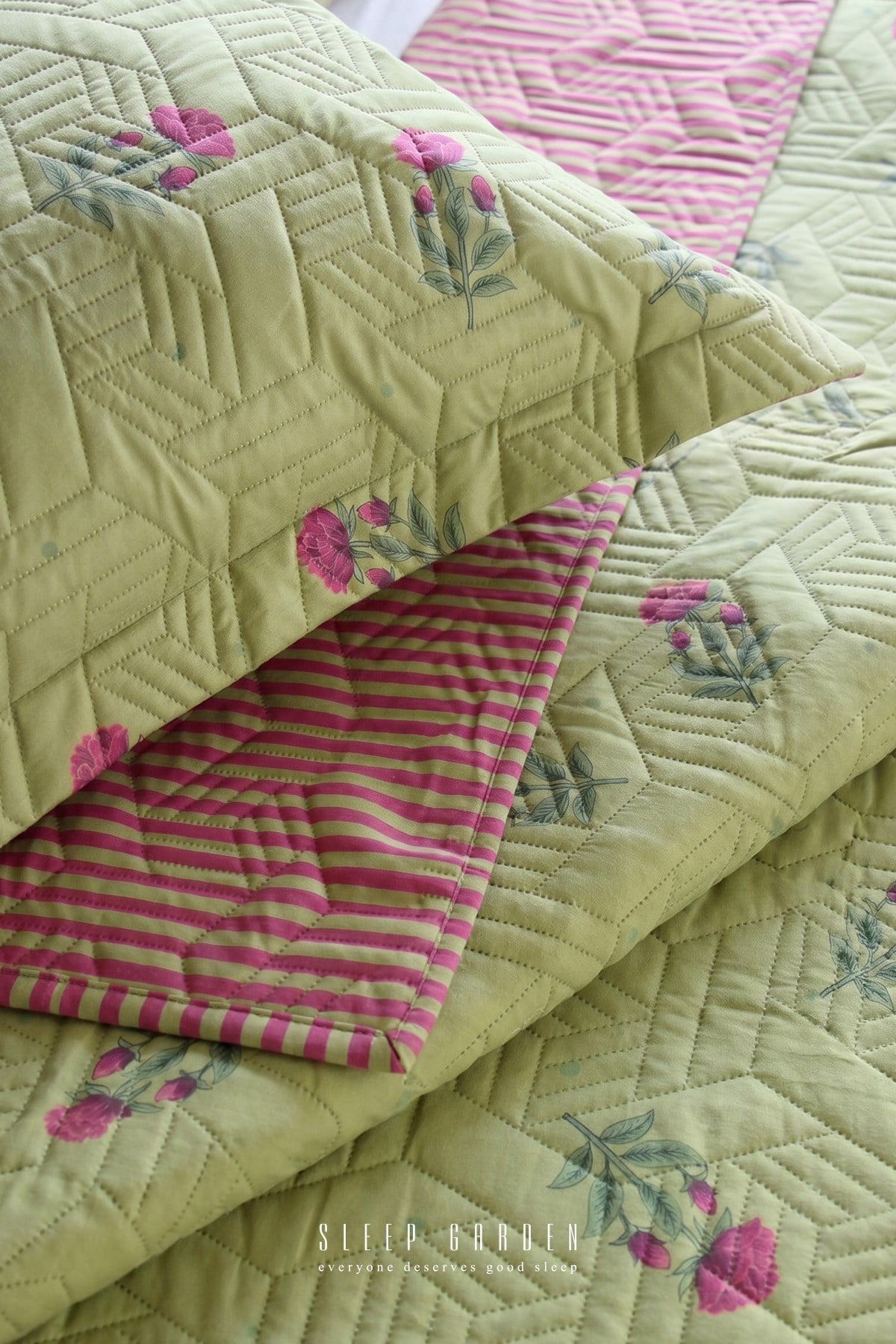 Sleep Garden Rozarin Kapitoneli Desenli Şık Yatak Örtüsü Seti Sleep Garden Rozarin Kapitoneli Desenli Şık Yatak Örtüsü Seti Sleep Garden