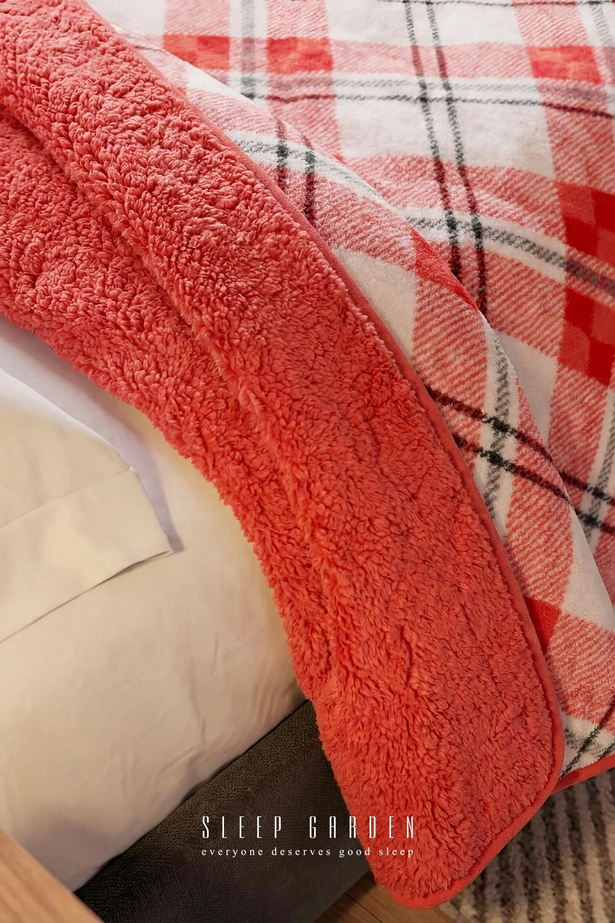Sleep Garden Yatak Örtüsü/Battaniye Kırmızı Kareli Peluş Çift Taraflı Sleep Garden Yatak Örtüsü/Battaniye Kırmızı Kareli Peluş Çift TaraflıSleep Garden