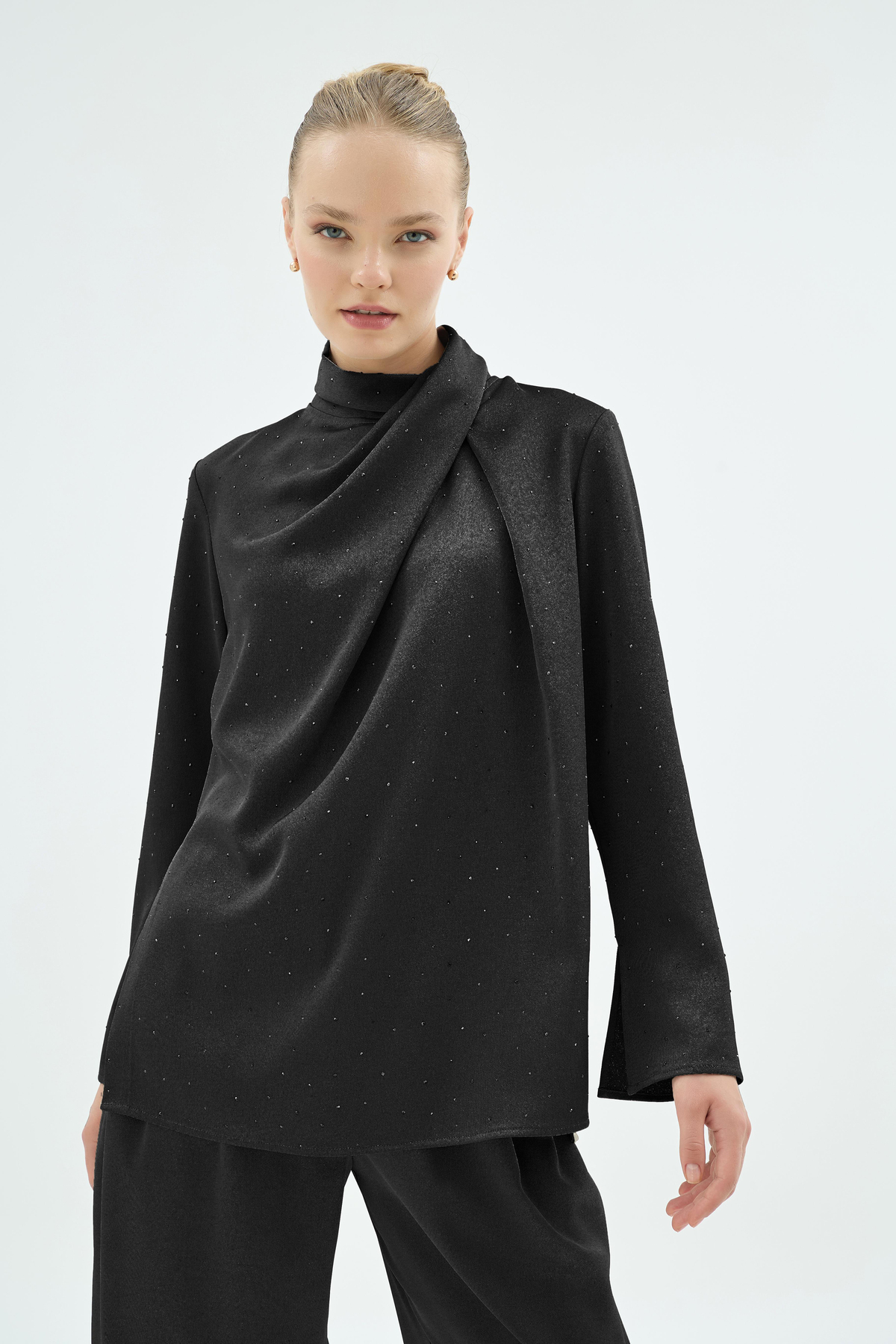 Cristalle Işıltılı Taş Detaylı Dökümlü Bluz Siyah