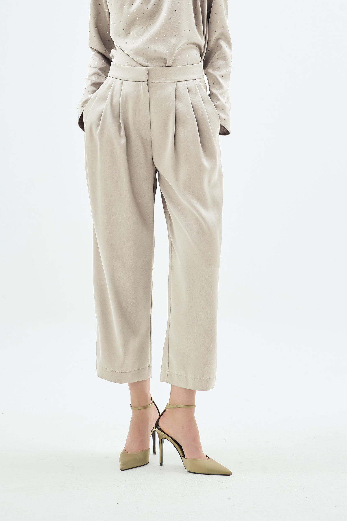 Cristalle Yüksek Bel Pileli Havuç Pantolon Taş