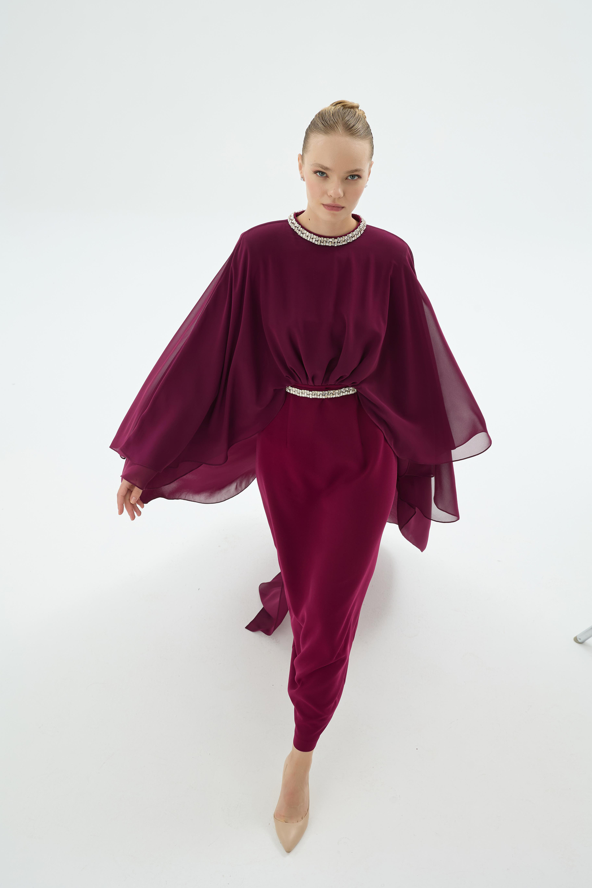 Divina Yaka Ve Kemeri El İşleme Taşli Pelerinli Elbise Bordo