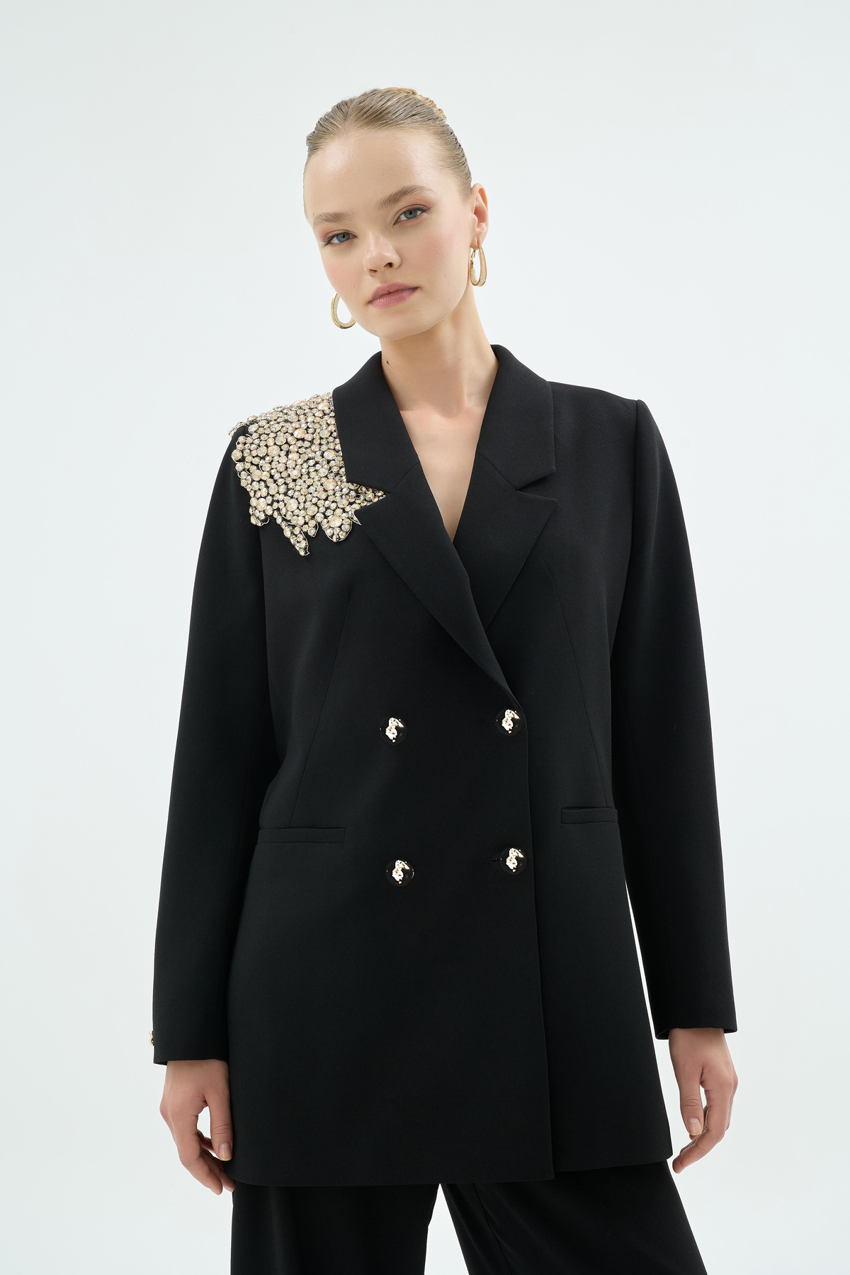 Karla Omuzu El İşleme Detaylı Düğmeli Ceket Siyah