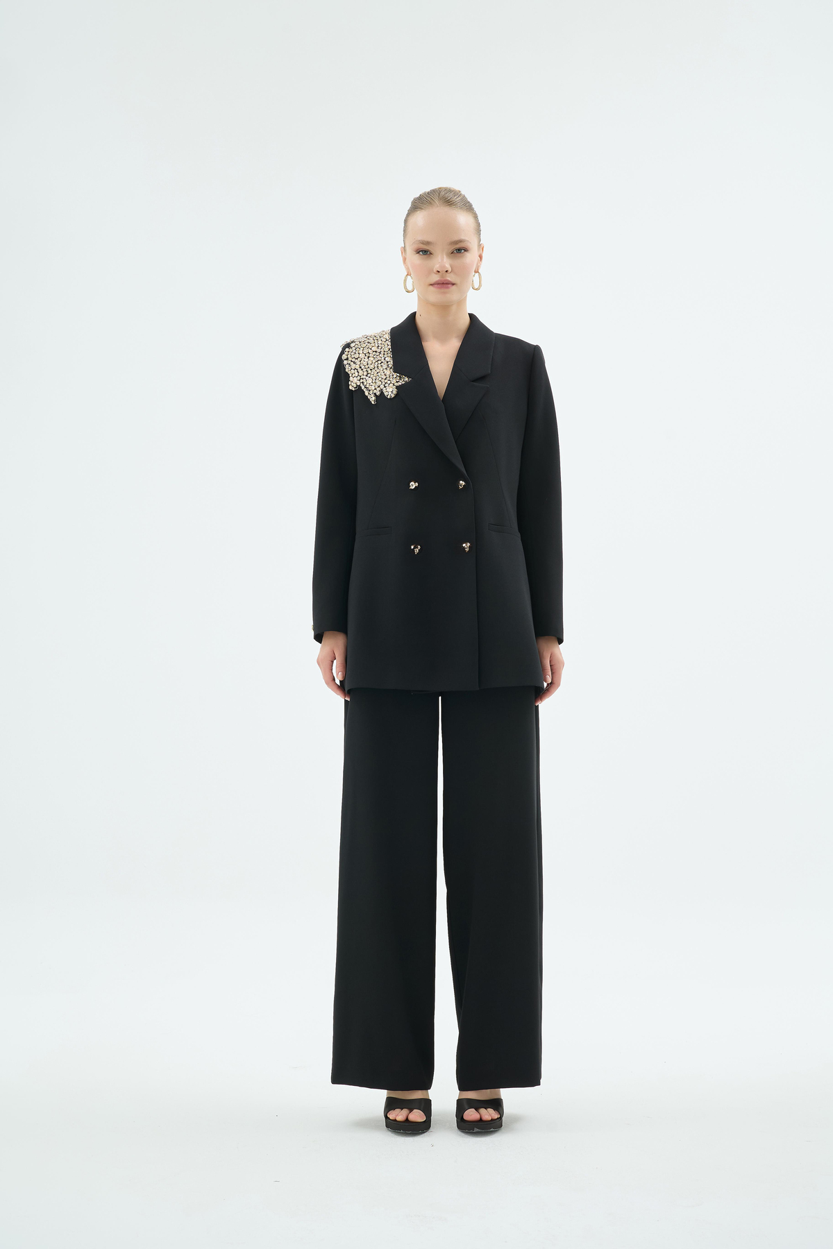 Karla Omuzu El İşleme Detaylı Düğmeli Ceket Siyah