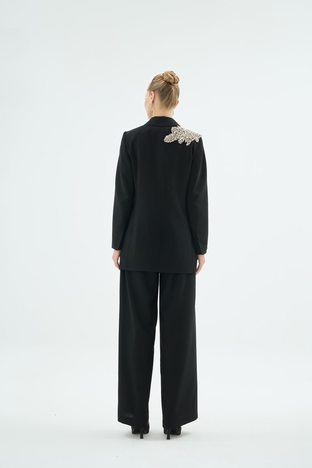 Karla Omuzu El İşleme Detaylı Düğmeli Ceket Siyah