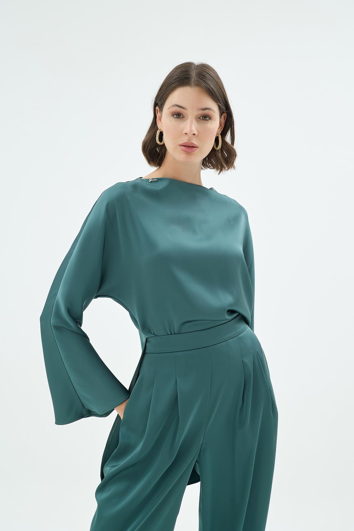 Lisa Yandan Yirtmaçli Uzun Kol Bluz Zümrüt