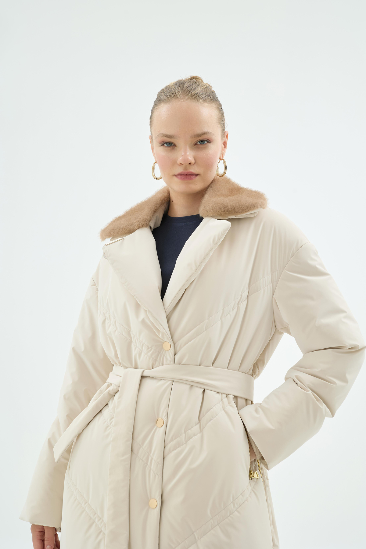 Long Fermuar Detaylı Fonksiyonel Kürk Yakalı Mont Ekru