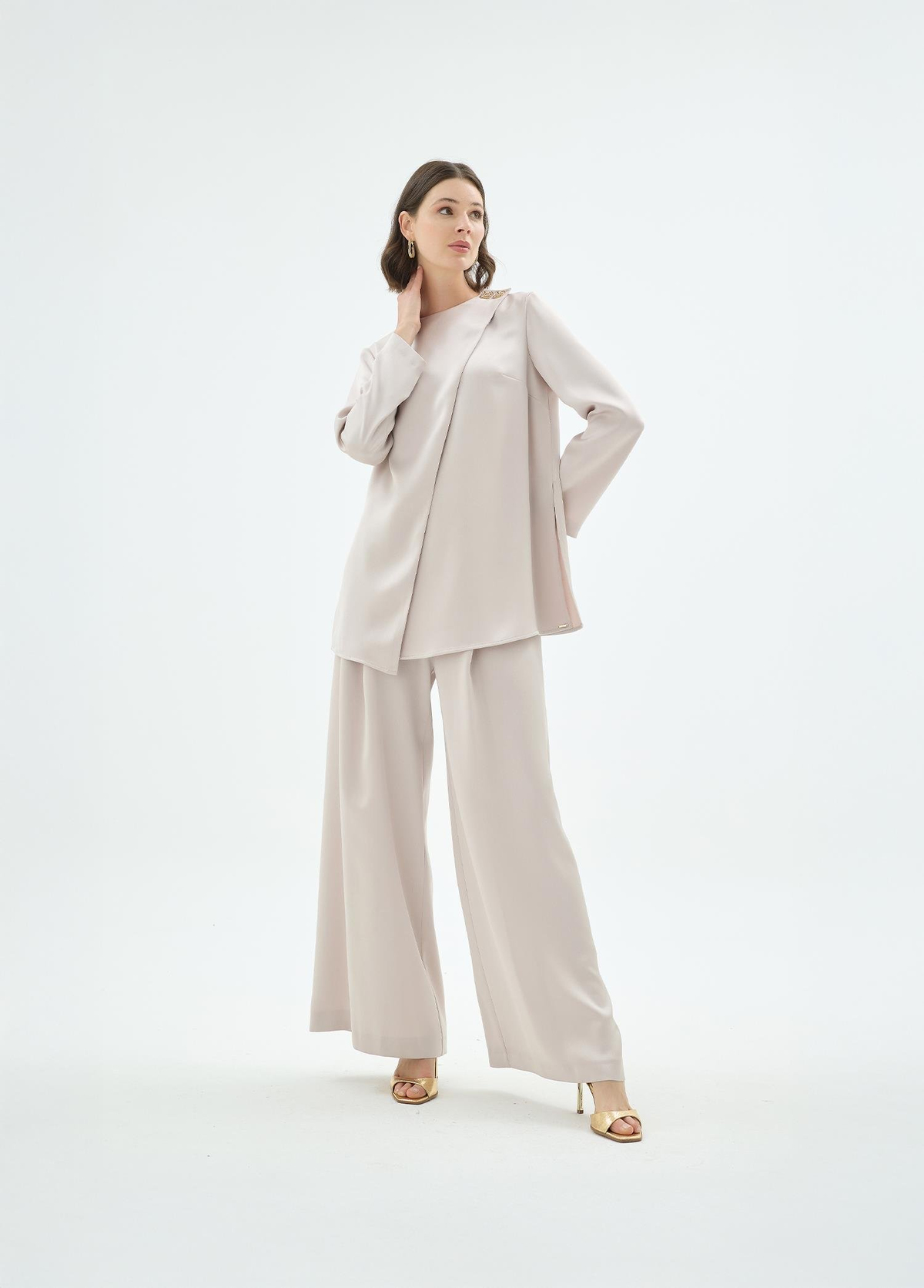 Nara Kare Düğme Detaylı Bluz ve Pantolon 2'li Takım Bej