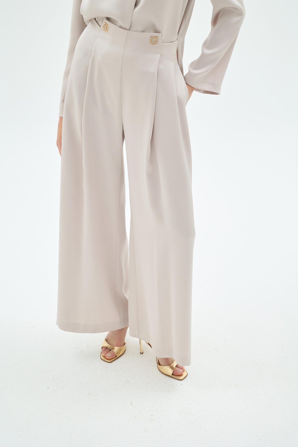 Nara Kare Düğme Detaylı Bluz ve Pantolon 2'li Takım Taş