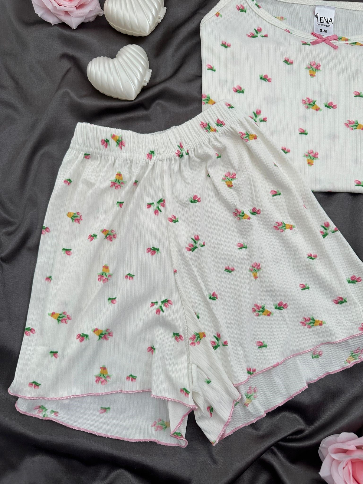 Çiçek Buketi Desenli Ekru Oslo Şortlu Pijama Takımı