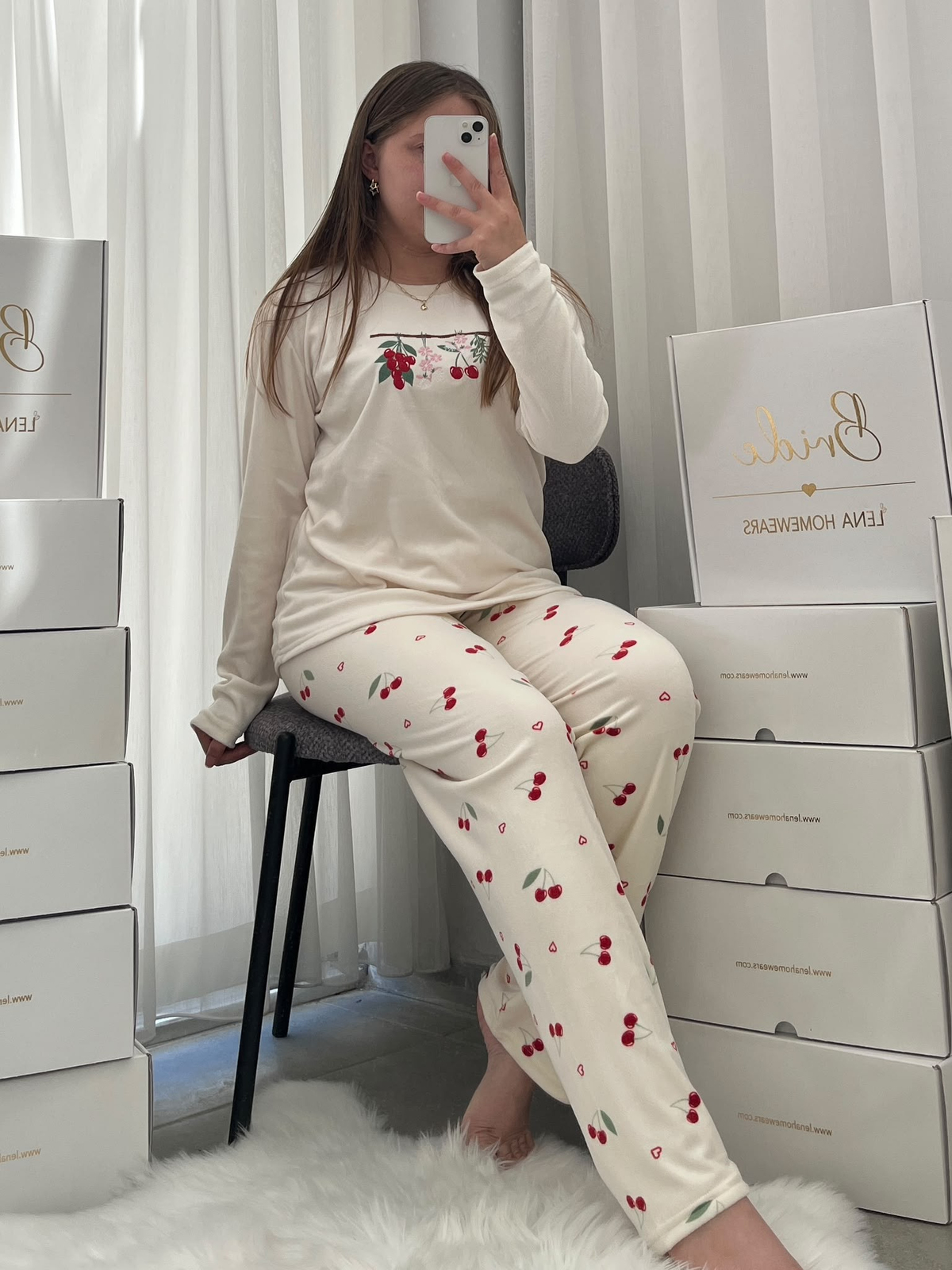 Ekru Kiraz İşlemeli 4'lü Fransız Kadife Pijama Takımı