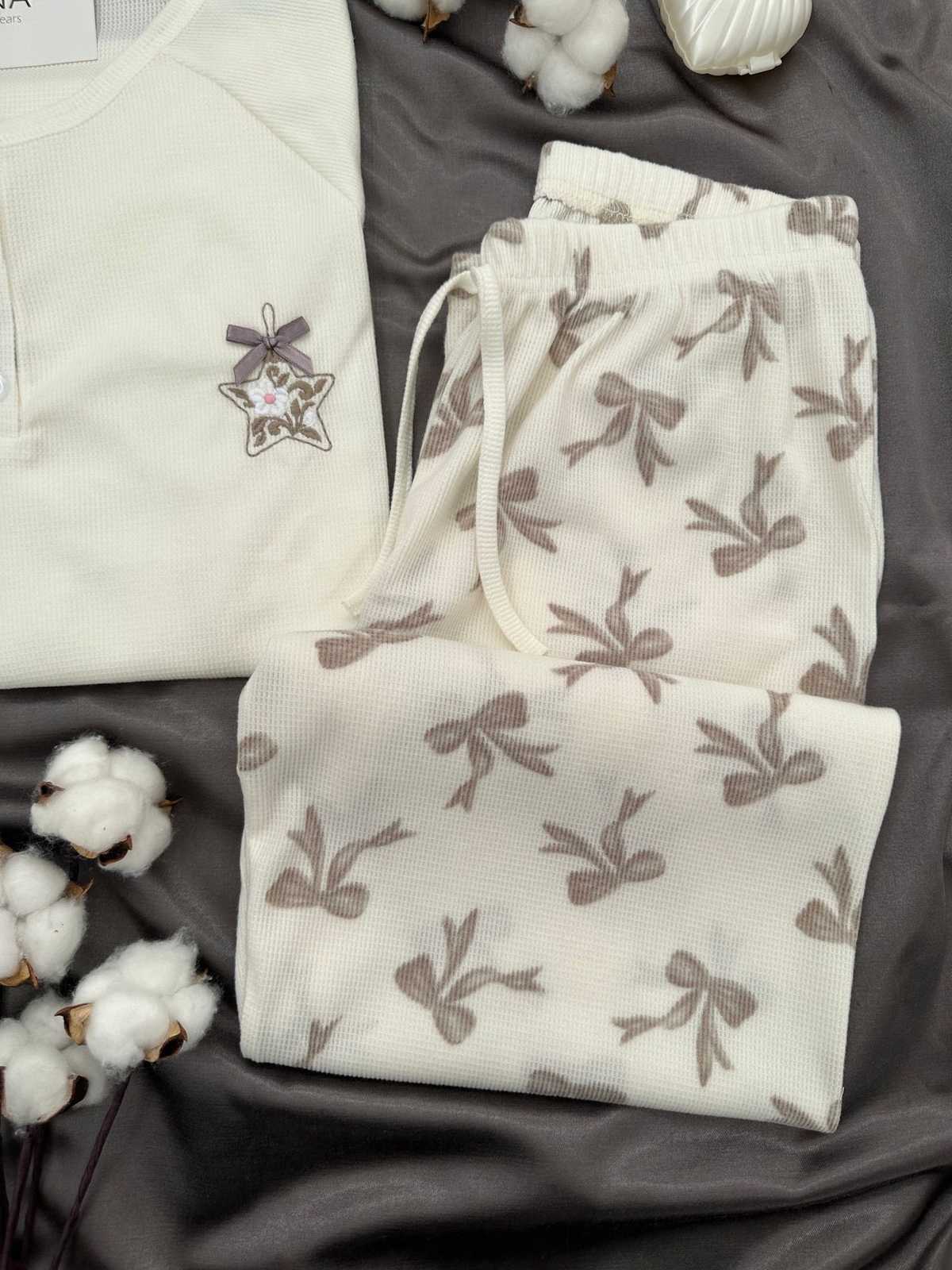 Ekru Kurdele Desenli Patlı Waffle Pijama Takımı