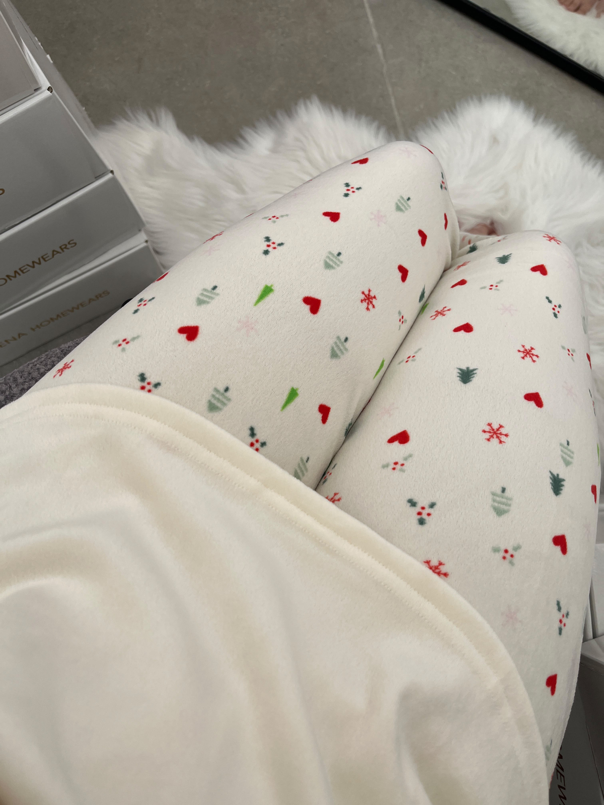 Ekru Yılbaşı İşlemeli 4'lü Fransız Kadife Pijama Takımı