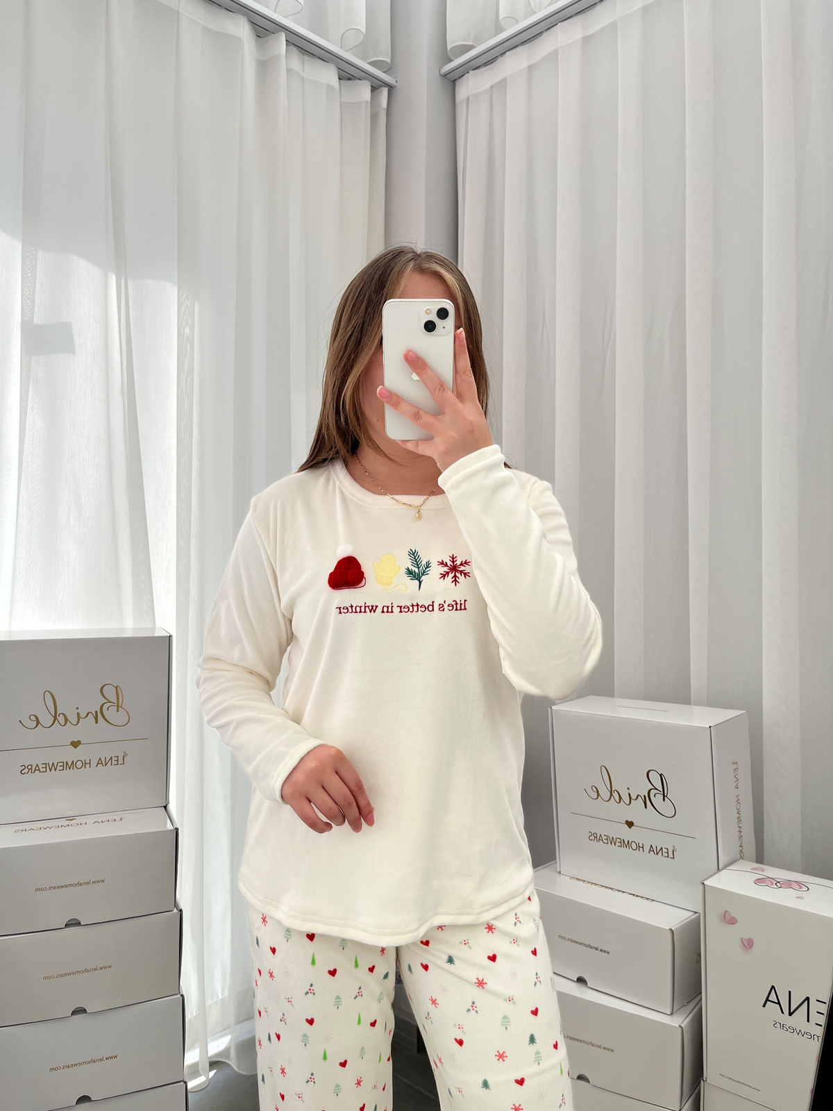 Ekru Yılbaşı İşlemeli Fransız Kadife Pijama Takımı