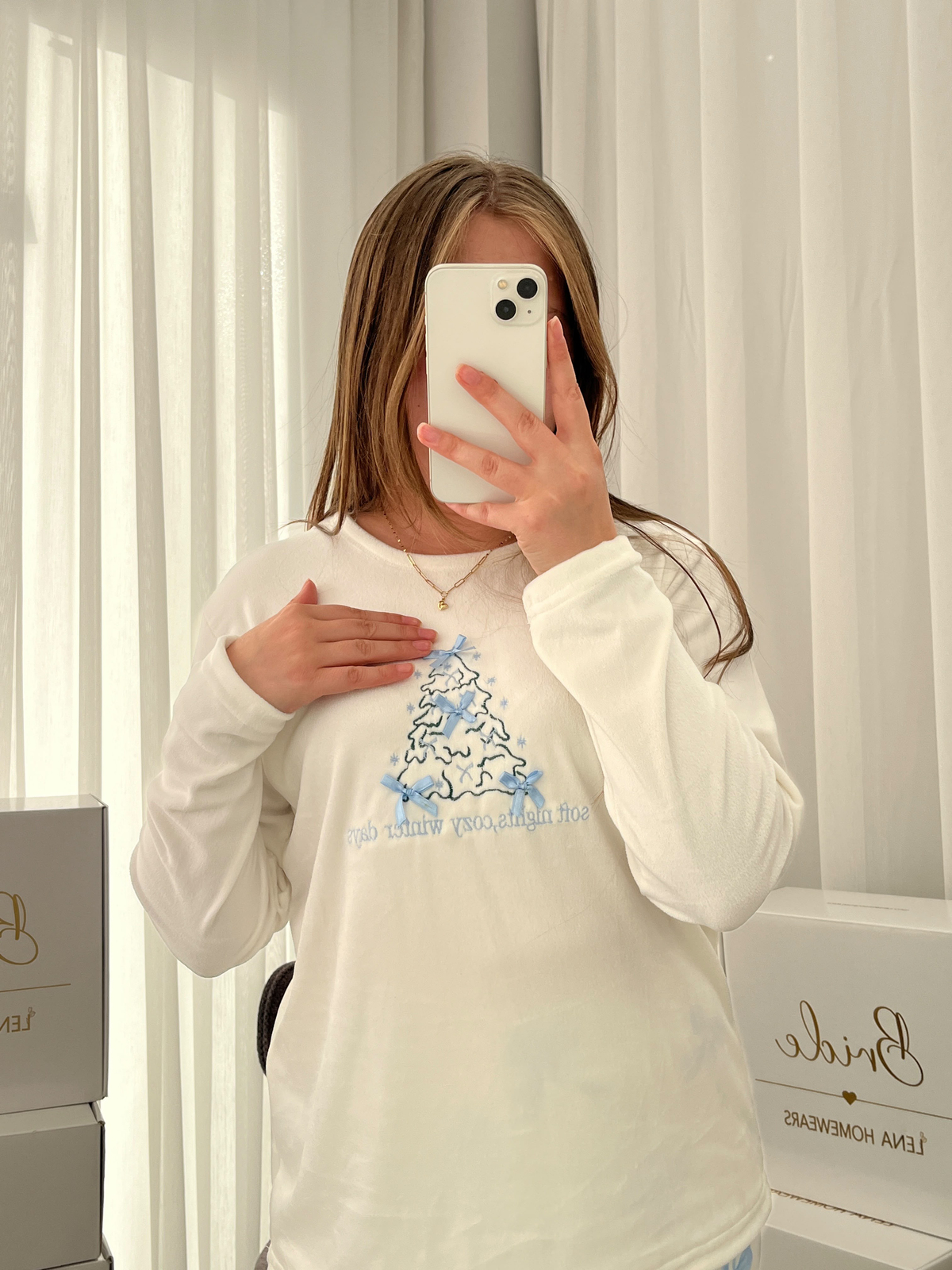 Kadın Ekru Kurdele İşlemeli Fransız Kadife Pijama Takımı