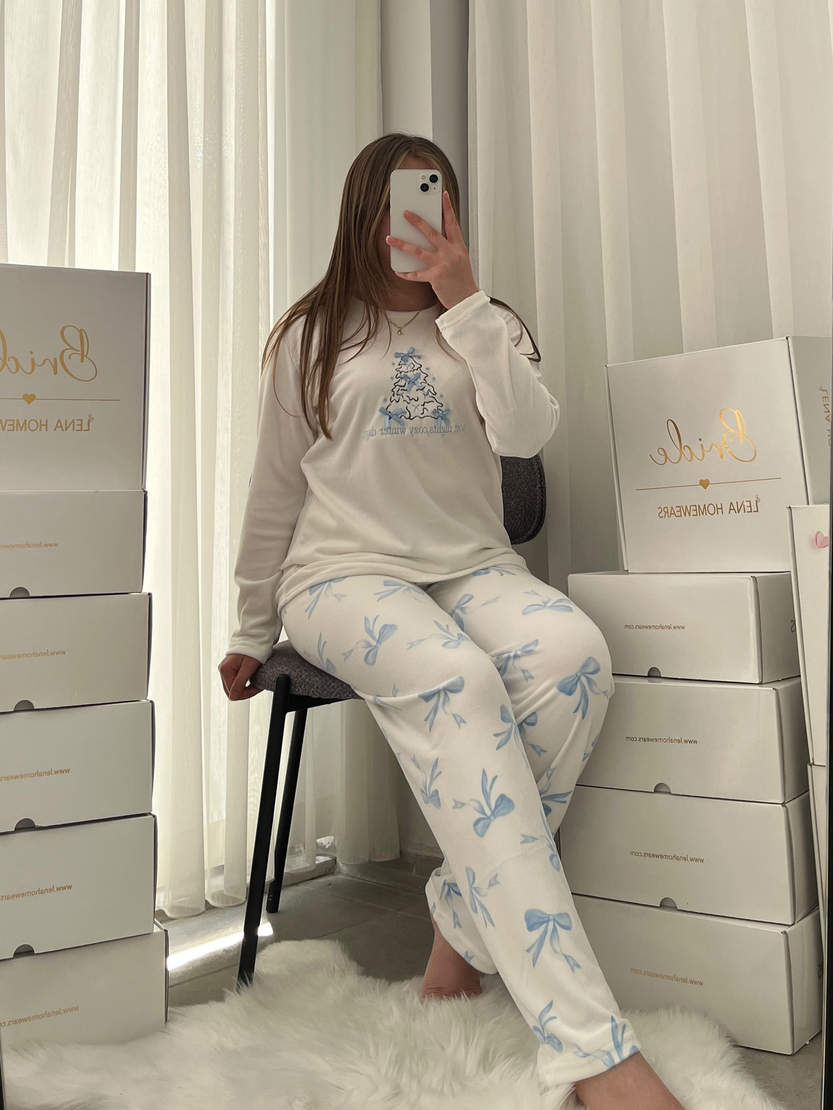 Kadın Ekru Kurdele İşlemeli Fransız Kadife Pijama Takımı