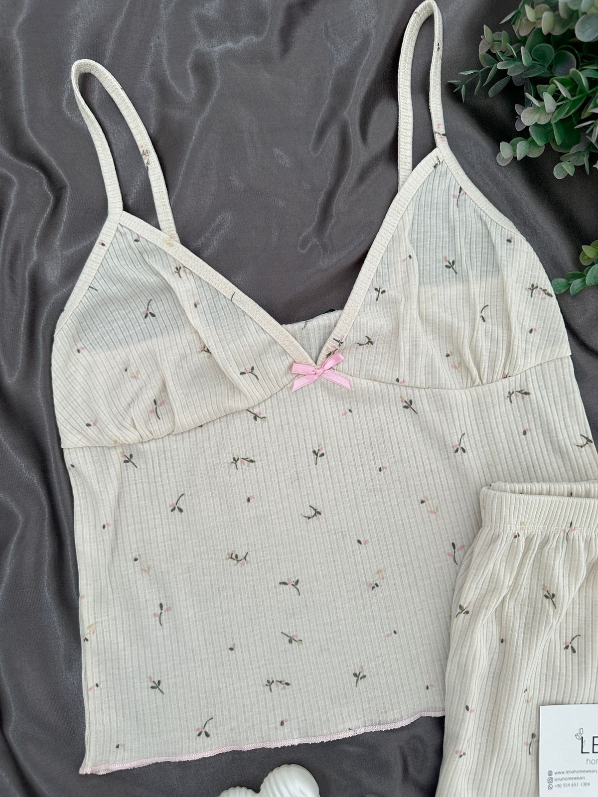 Pembe Çiçek Raporlu Şortlu Pijama Takımı
