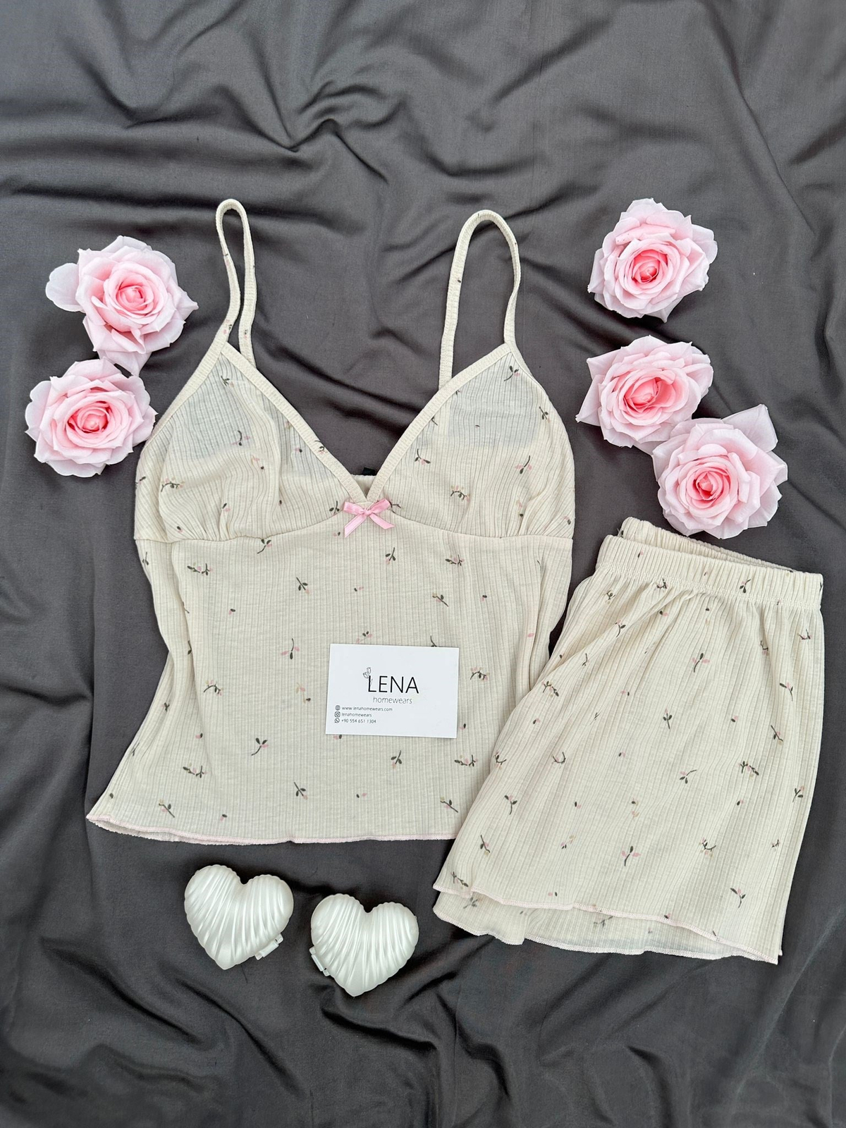 Pembe Çiçek Raporlu Şortlu Pijama Takımı