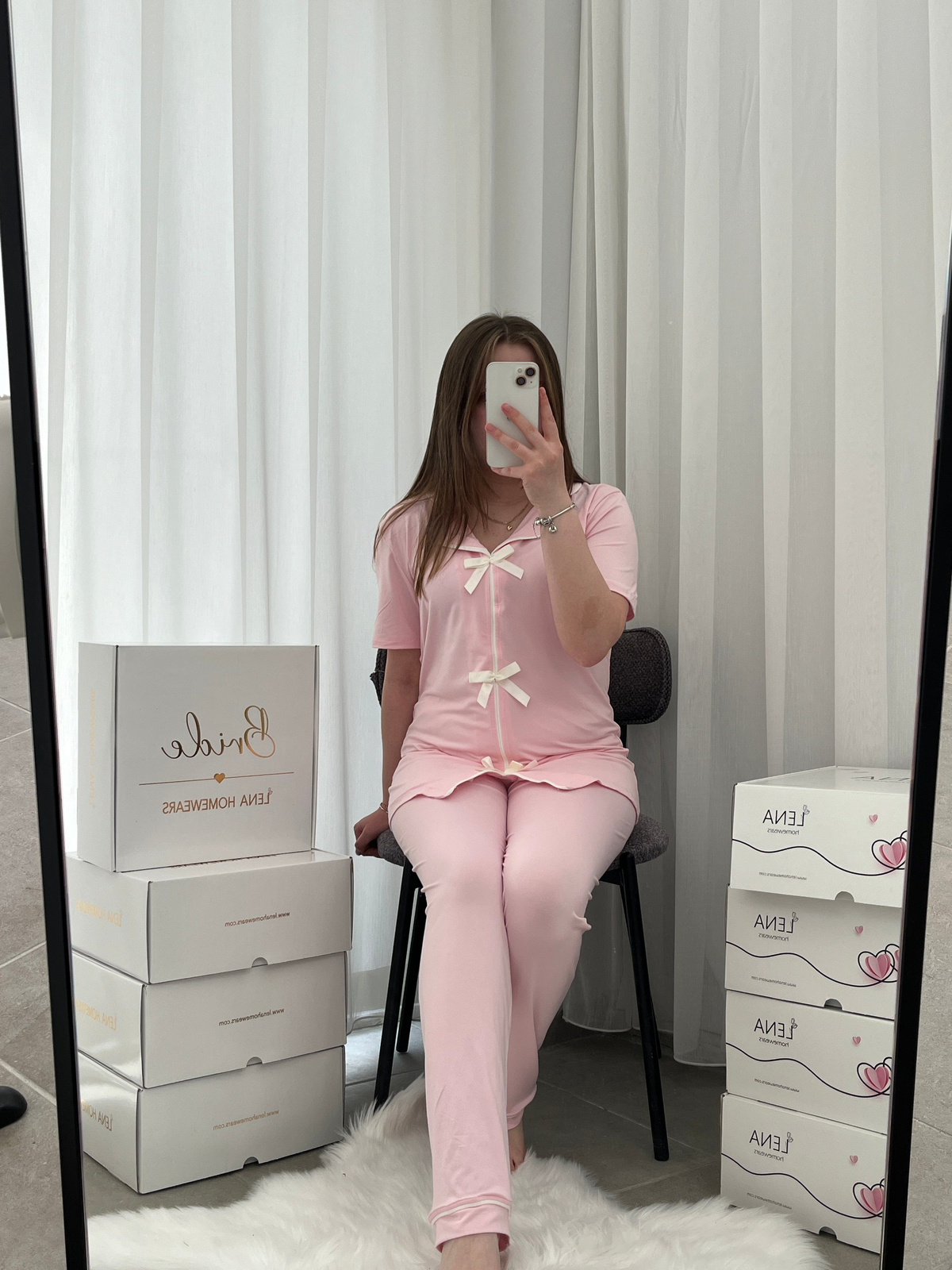 Pembe Önden Fiyonk Detaylı Pijama Takımı