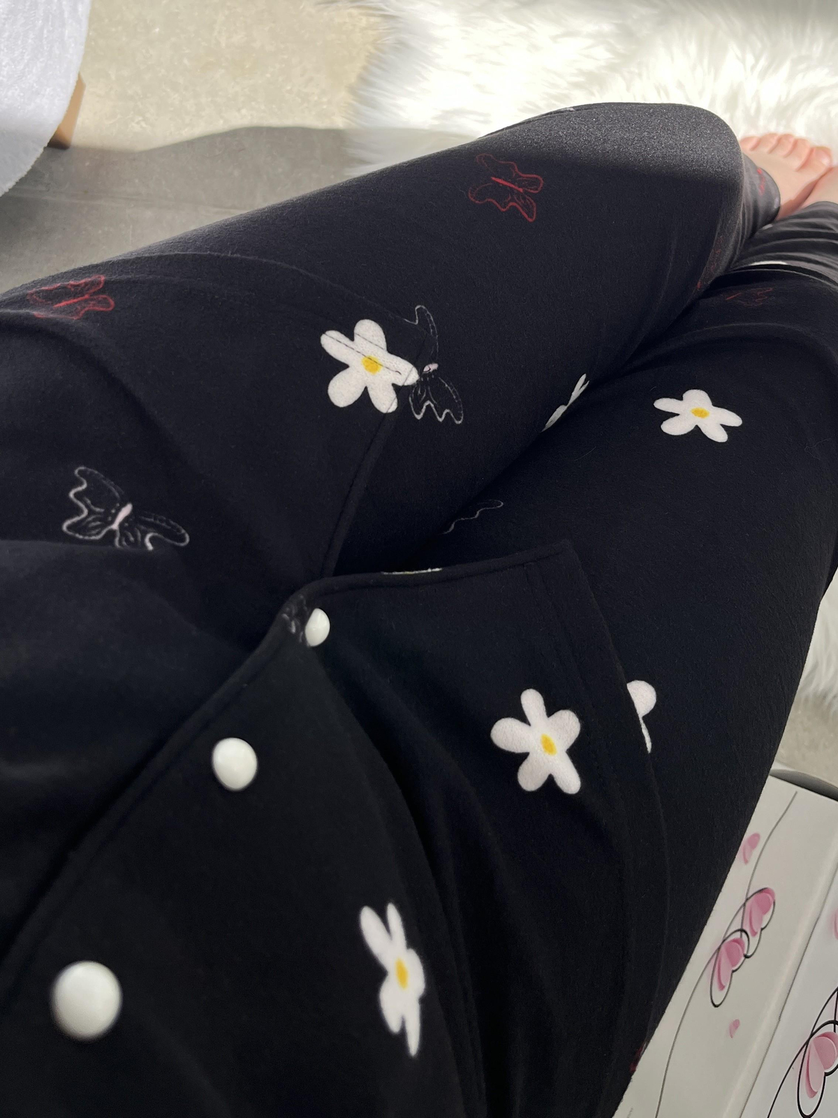 Siyah Papatya Desenli Düğmeli Termosoft Pijama Takımı