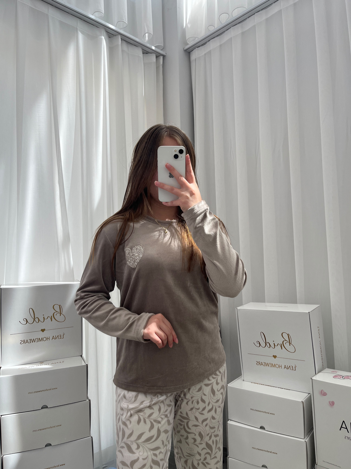 Vizon Yaprak İşlemeli Fransız Kadife Pijama Takımı