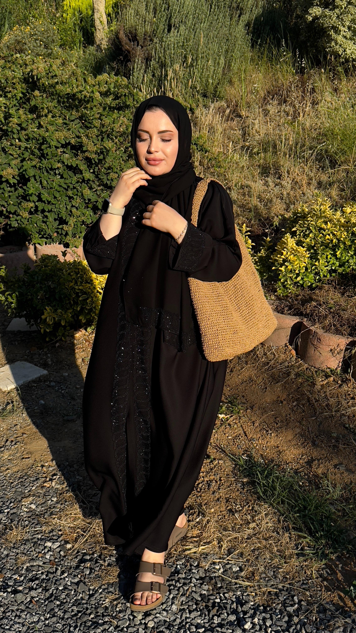 İpek kumaşlı pullu şalıyla takım abaya