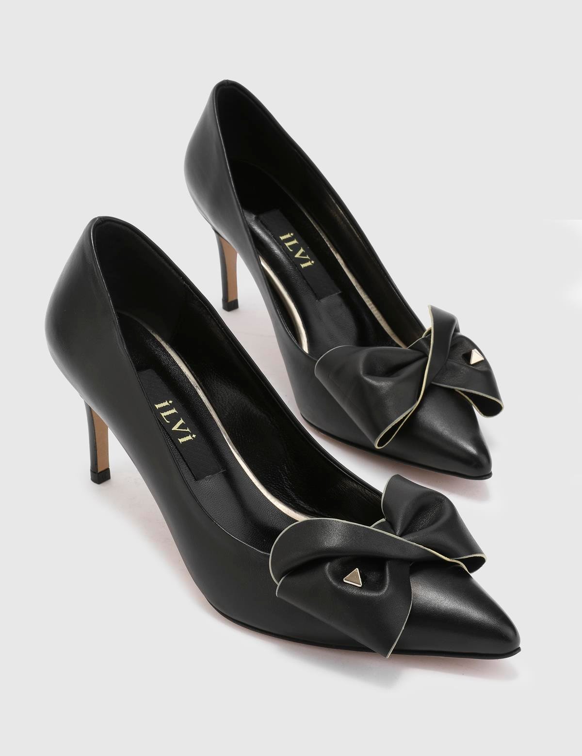 Trak Black Leather Women's Pump
