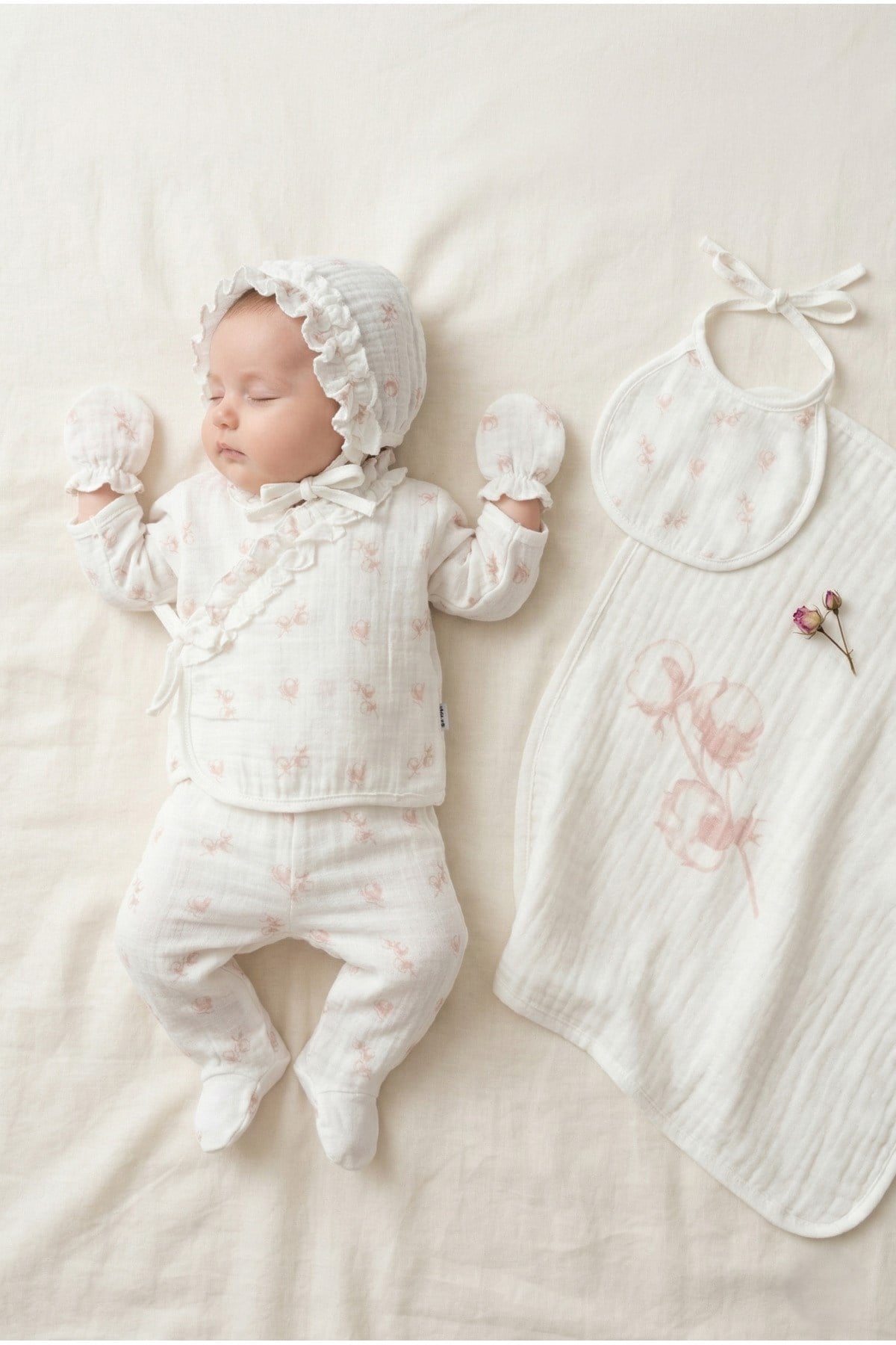 KIZ BEBEK ÇİÇEK DESENLİİ %100 PAMUK MÜSLİN 0-3 AY 10'LU YENİDOĞAN HASTANE ÇIKIŞI ZIBIN SETİ KUTULU