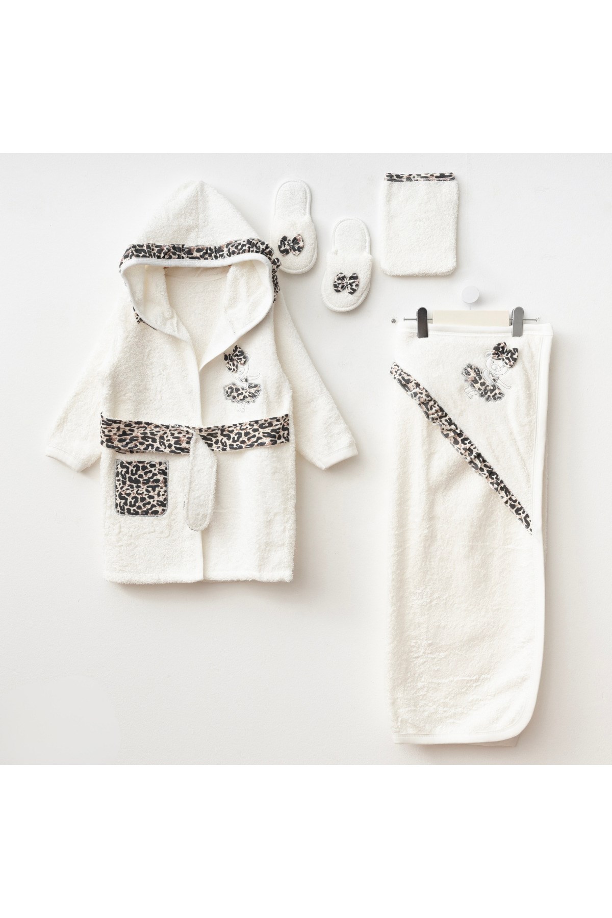 KIZ BEBEK LEOPARLİ 0-12 AY BORNOZ SETİ-TAKIMI