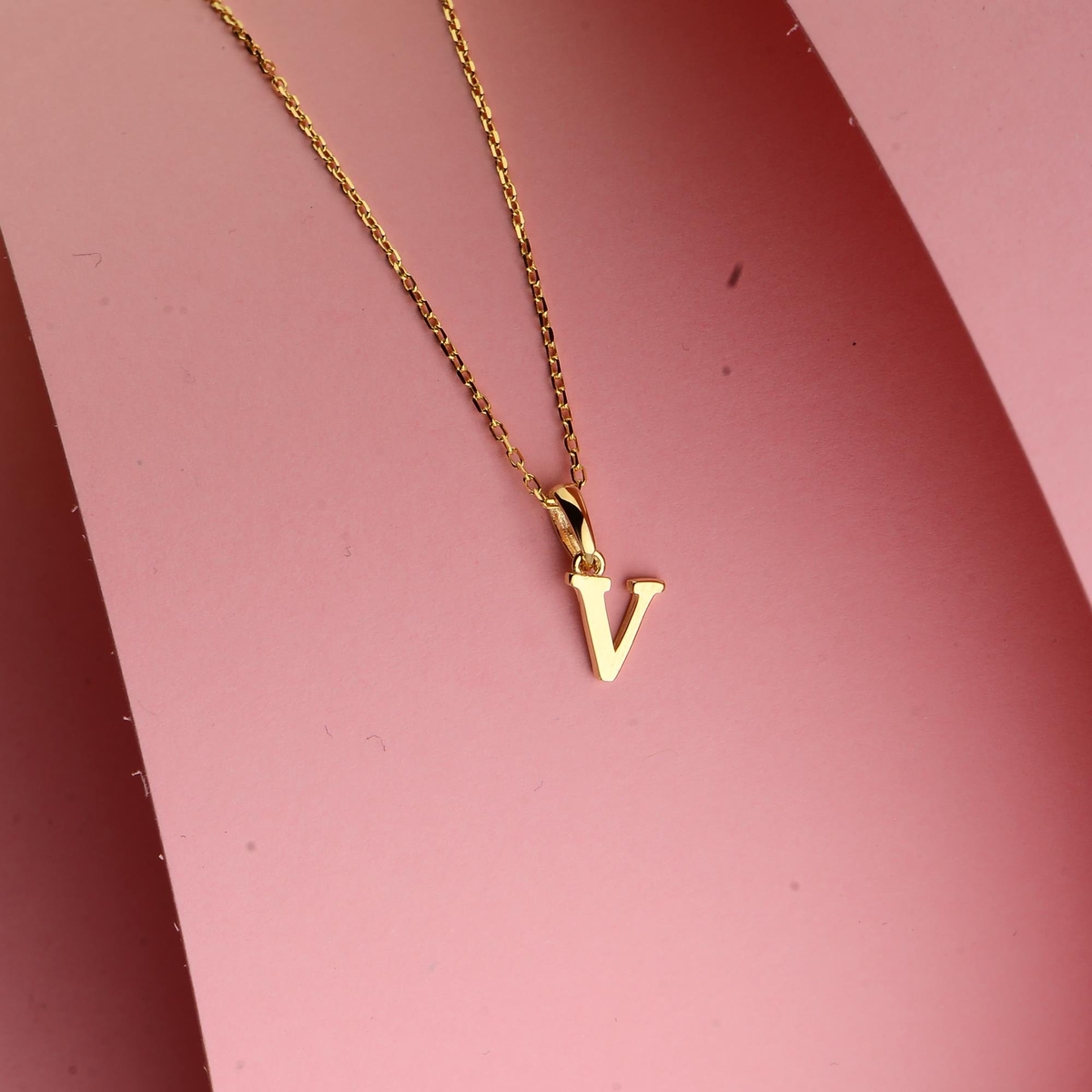 14 Ayar Altın E Harfi Kolye