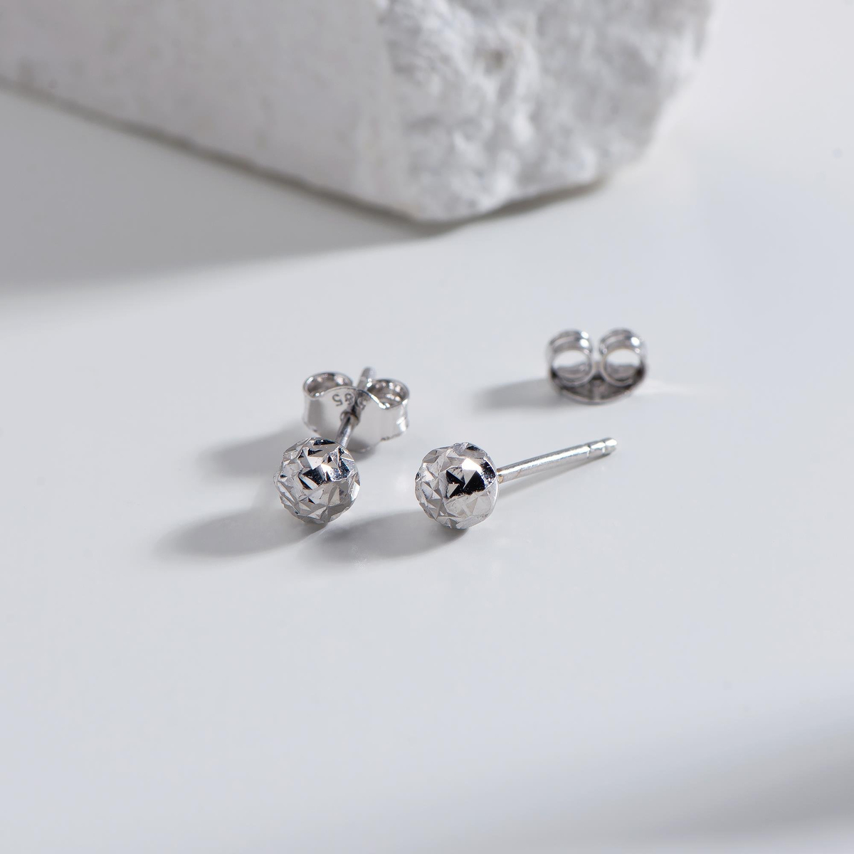 14 Ayar 5 mm Altın Top Küpe