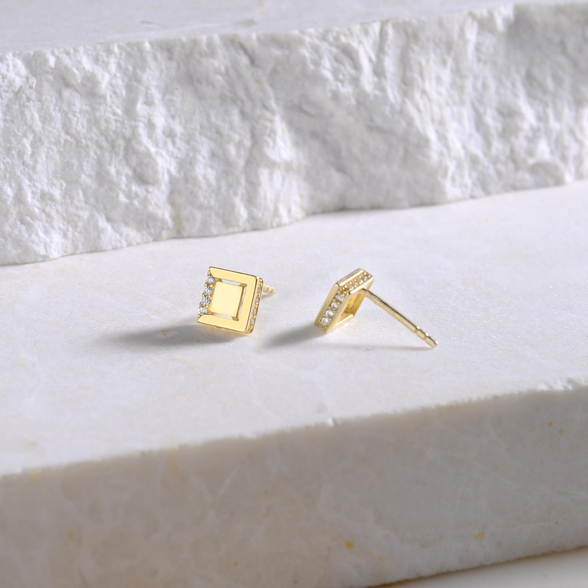 14 Ayar Altın Taşlı Küpe