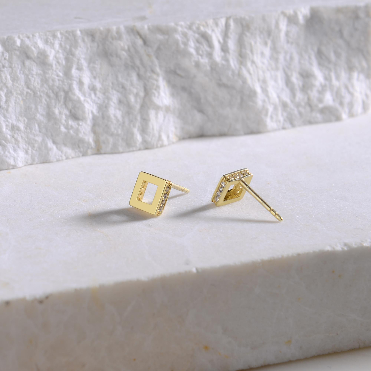 14 Ayar Altın Taşlı Küpe