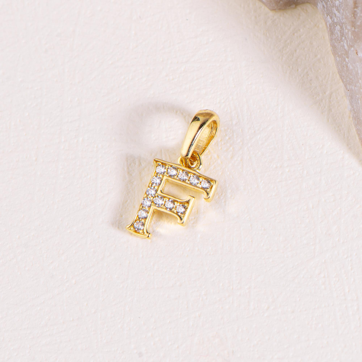 14 Ayar Altın F Harfi Taşlı Kolye Ucu