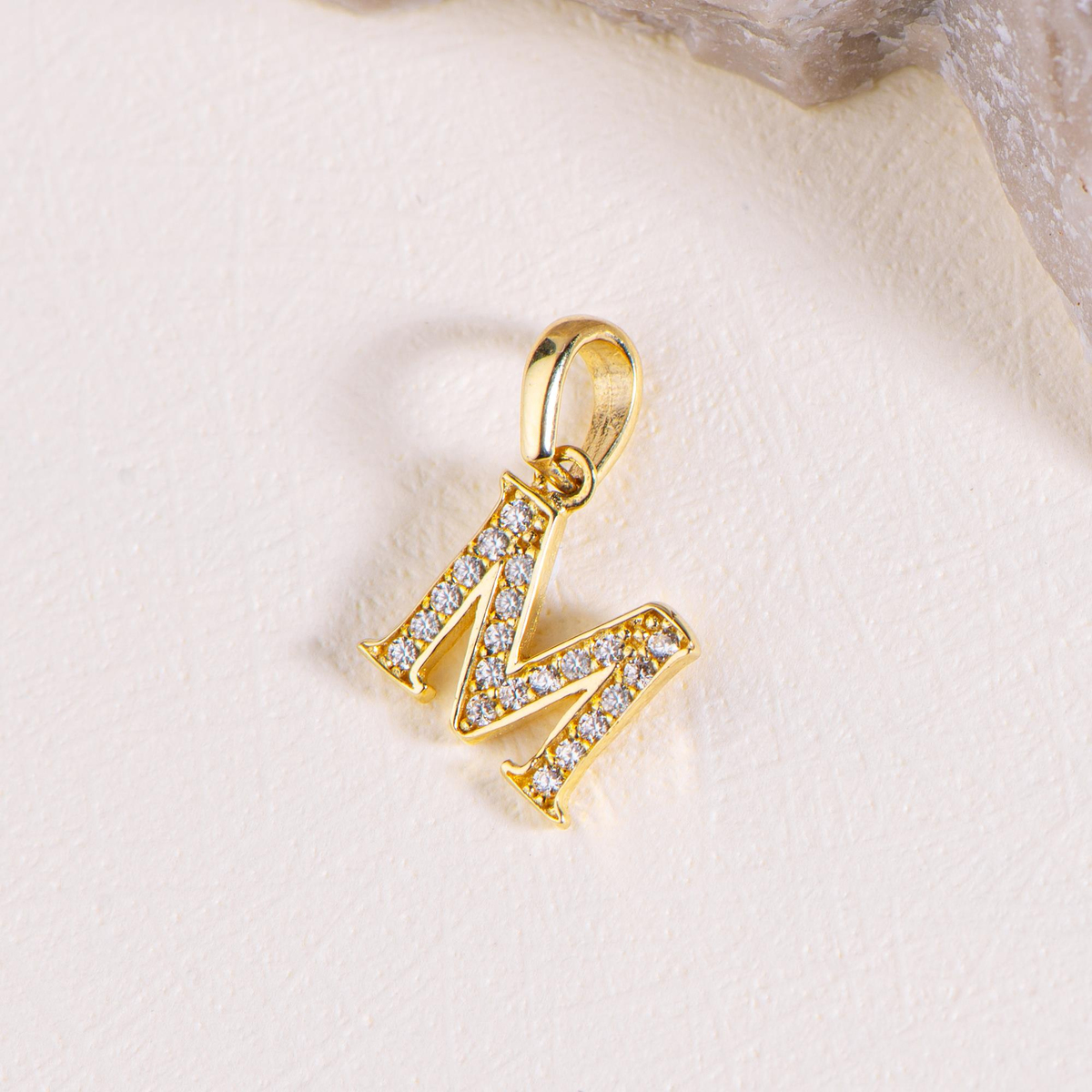 14 Ayar Altın M Harfi Taşlı Kolye Ucu