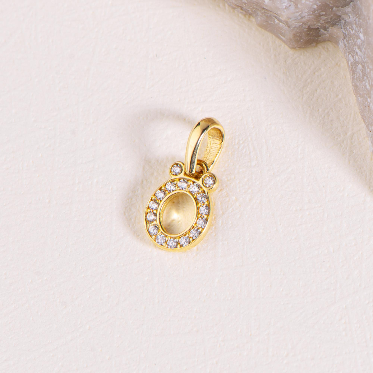 14 Ayar Altın Ö Harfi Taşlı Kolye Ucu