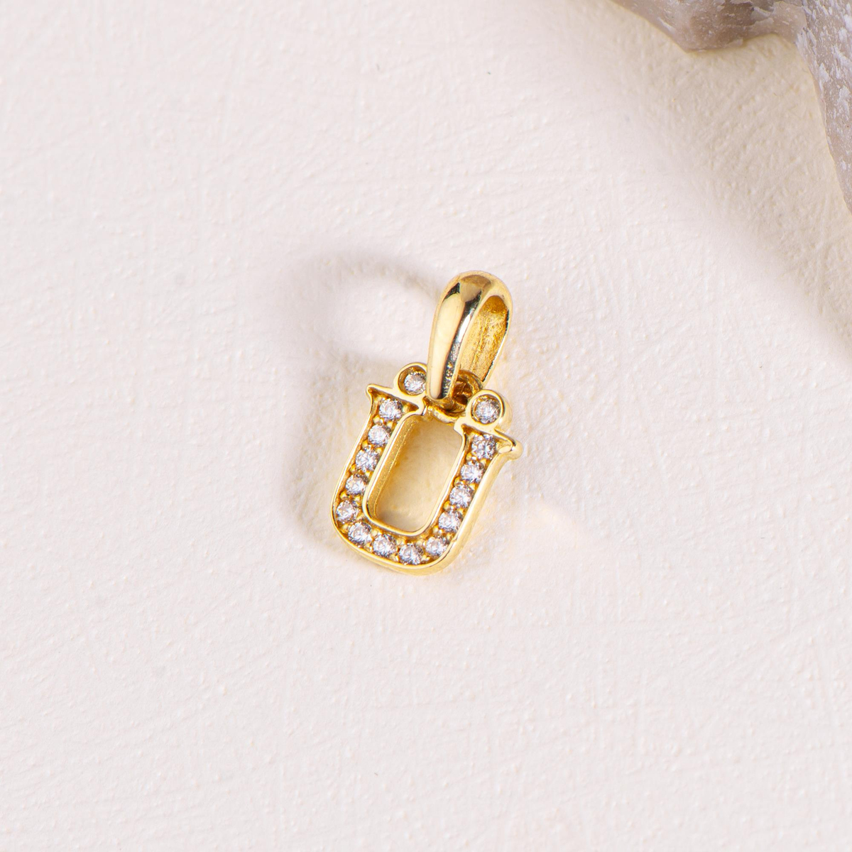 14 Ayar Altın Ü Harfi Taşlı Kolye Ucu