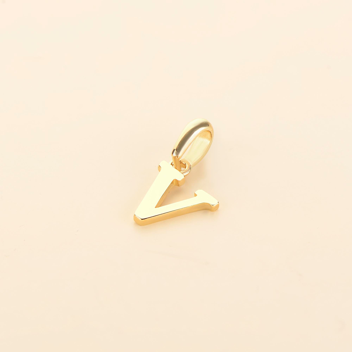 14 Ayar Altın V Harfi Kolye Ucu