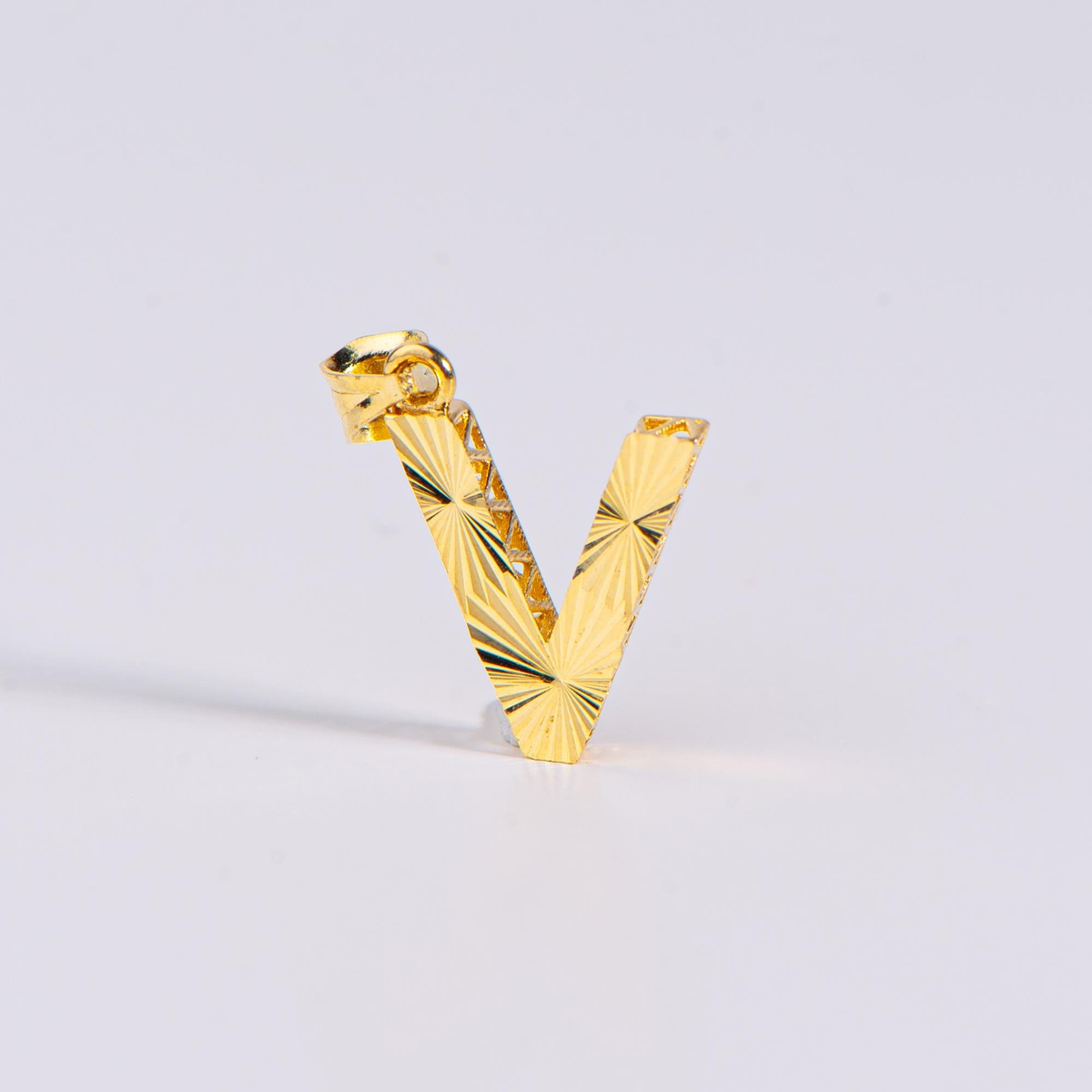 14 Ayar Altın V Harfi Kolye Ucu