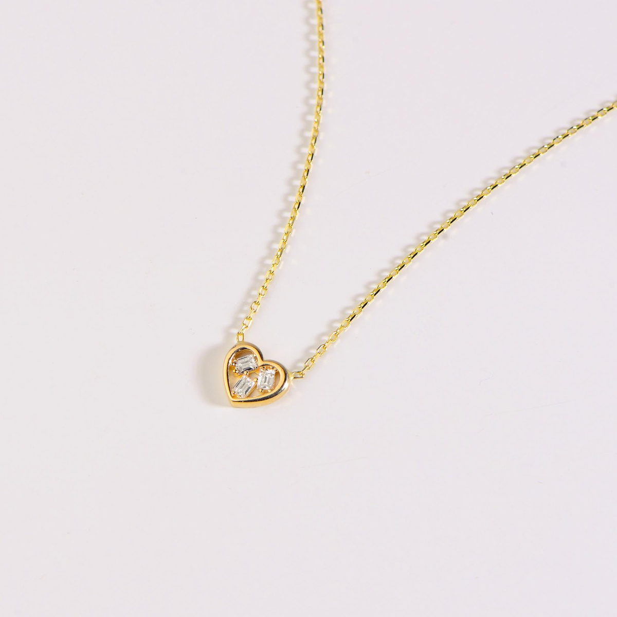 14 Ayar Altın Baget Taşlı Kalp Kolye