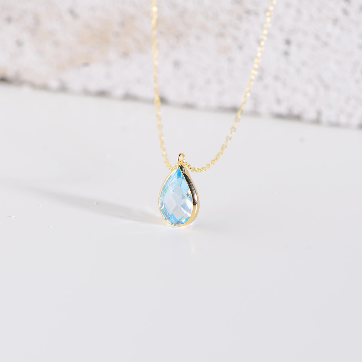 14 Ayar Altın Damla Taşlı Kolye