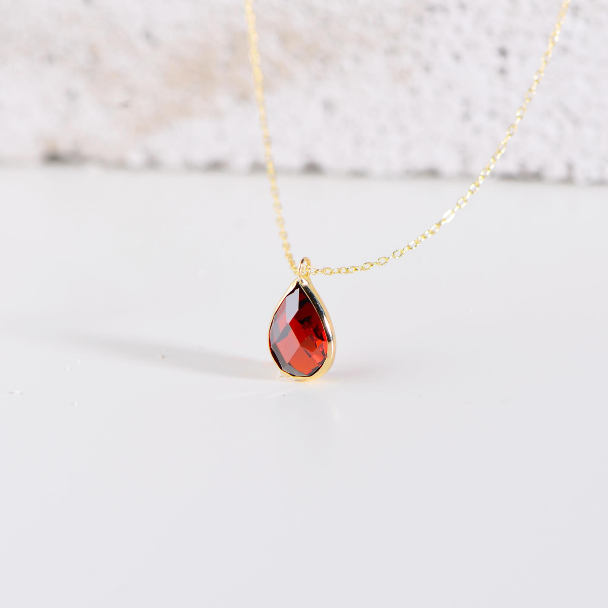 14 Ayar Altın Damla Taşlı Kolye