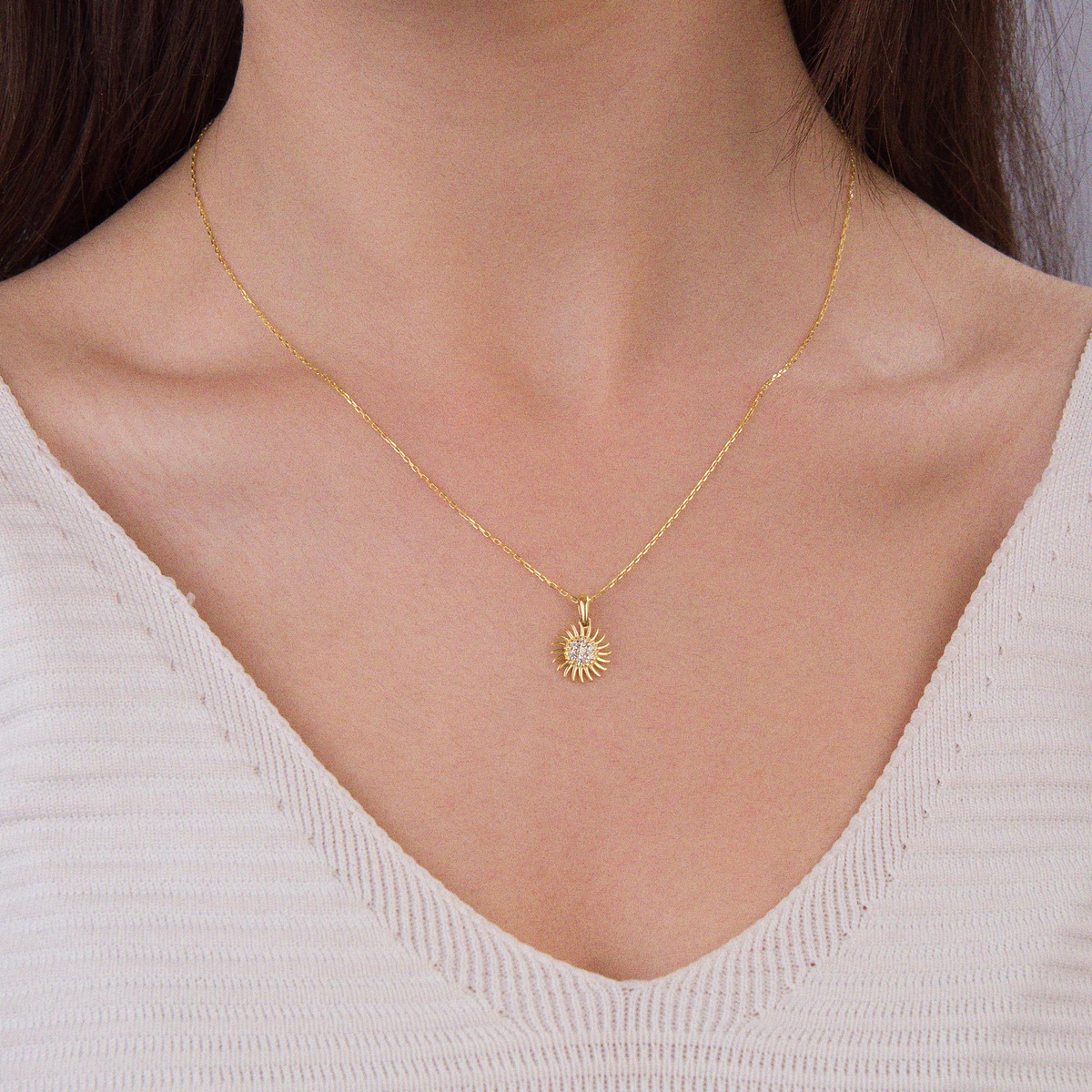 14 Ayar Altın Taşlı Güneş Kolye