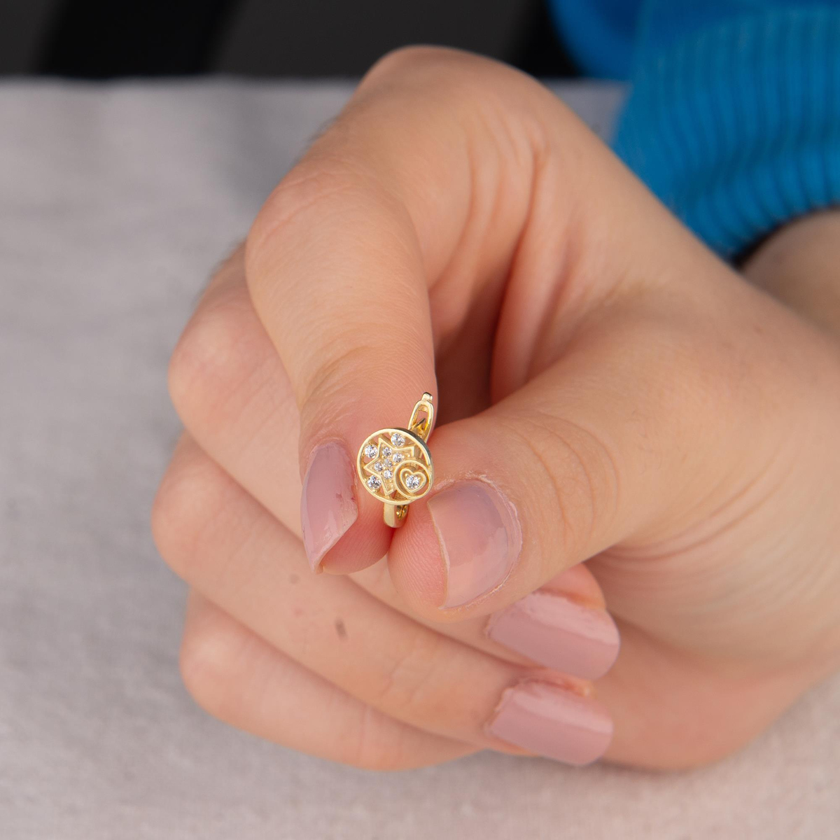 14 Ayar J Model Taşlı Altın Kalp Küpe